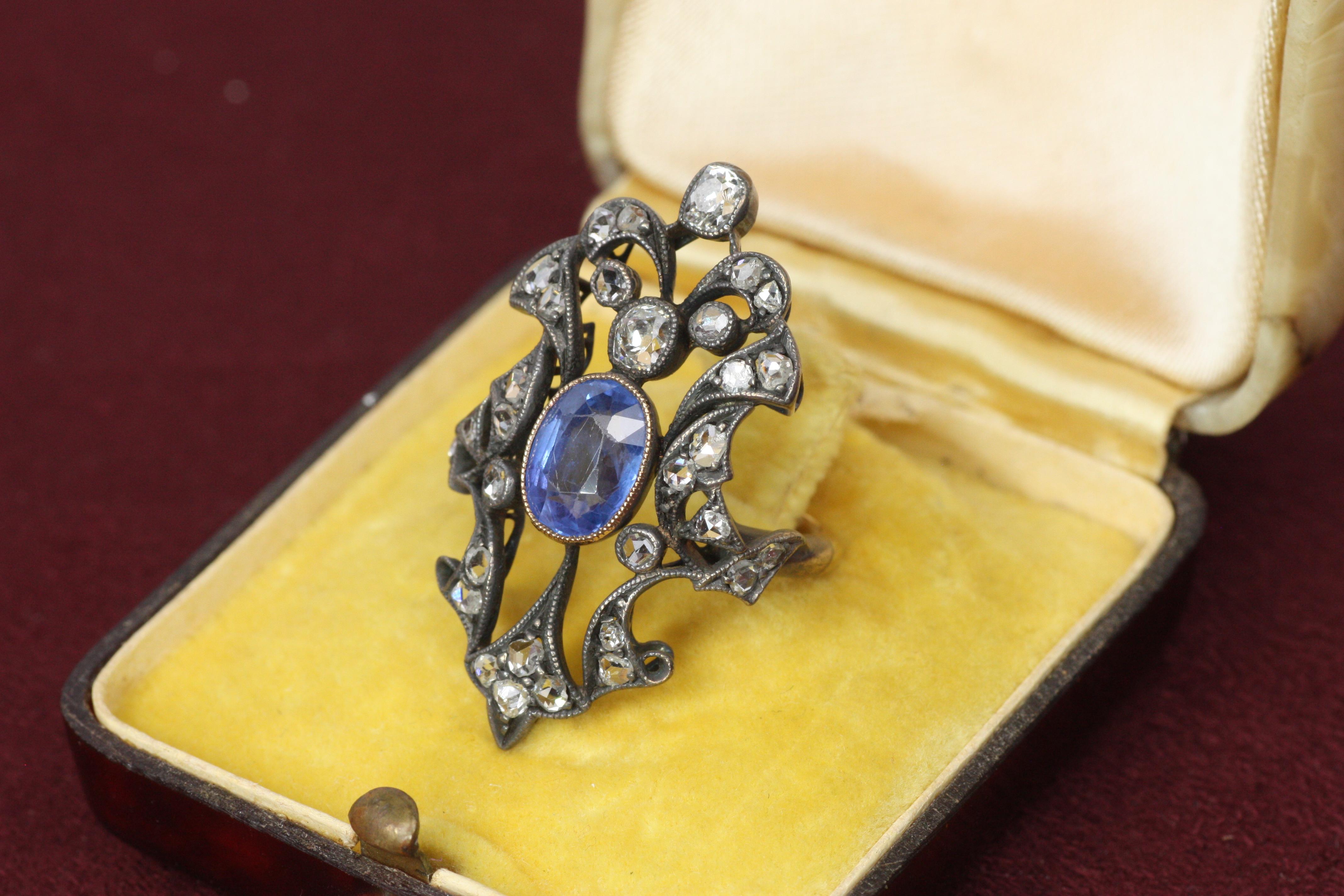 Antiker Ring aus Silber und 14K aus der viktorianischen Ära mit natürlichem blauem Saphir und Diamant, um 1890 (Viktorianisch) im Angebot