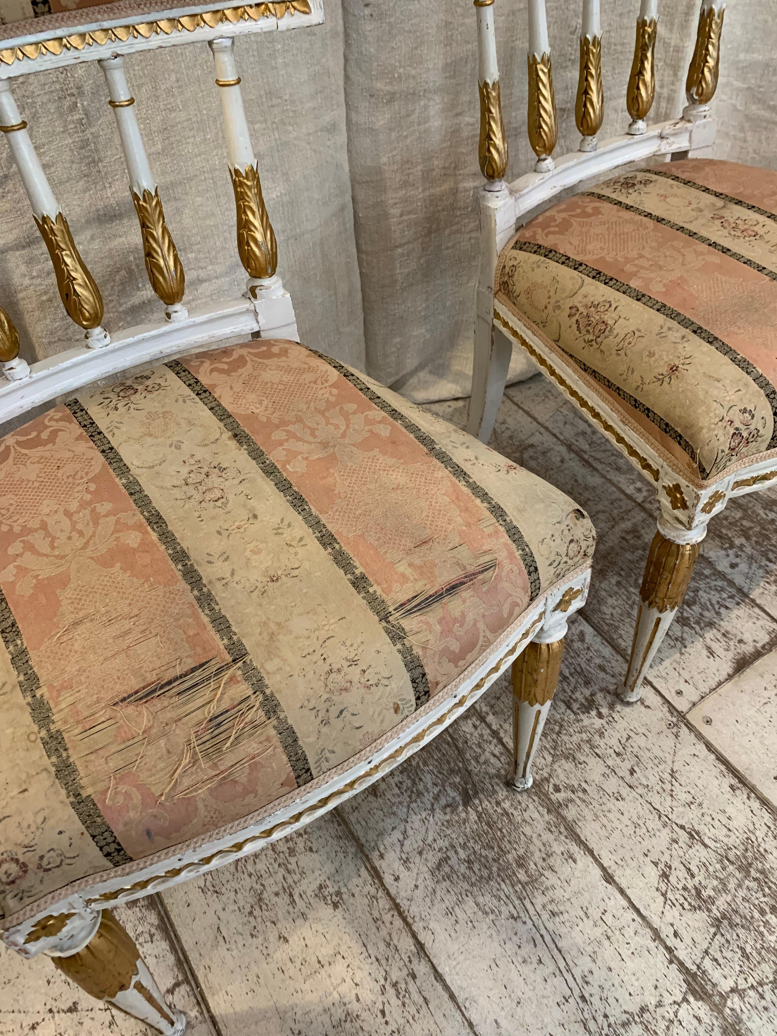 Chaises suédoises gustaviennes peintes et dorées du 18e siècle en vente 4