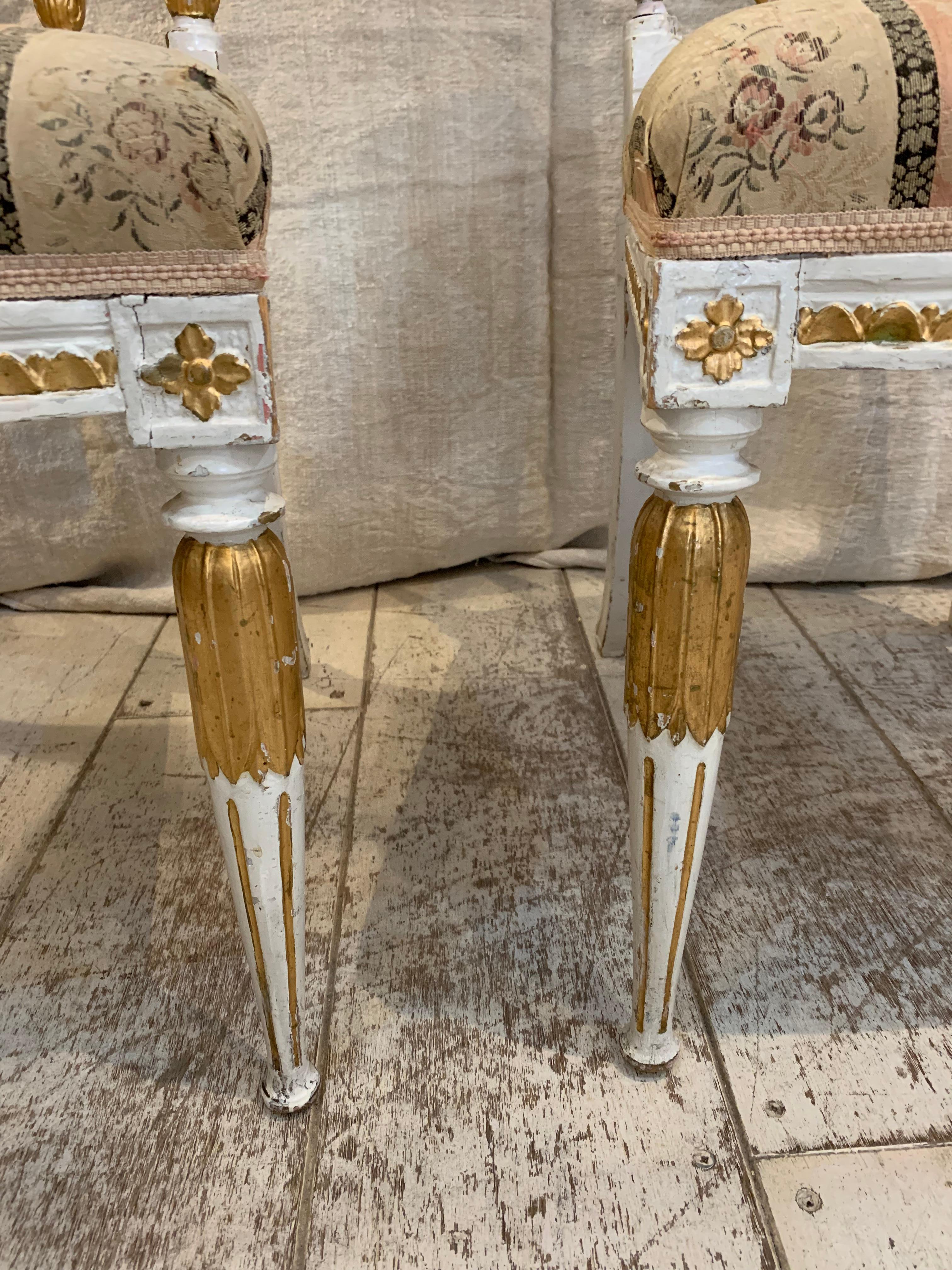 Chaises suédoises gustaviennes peintes et dorées du 18e siècle en vente 5
