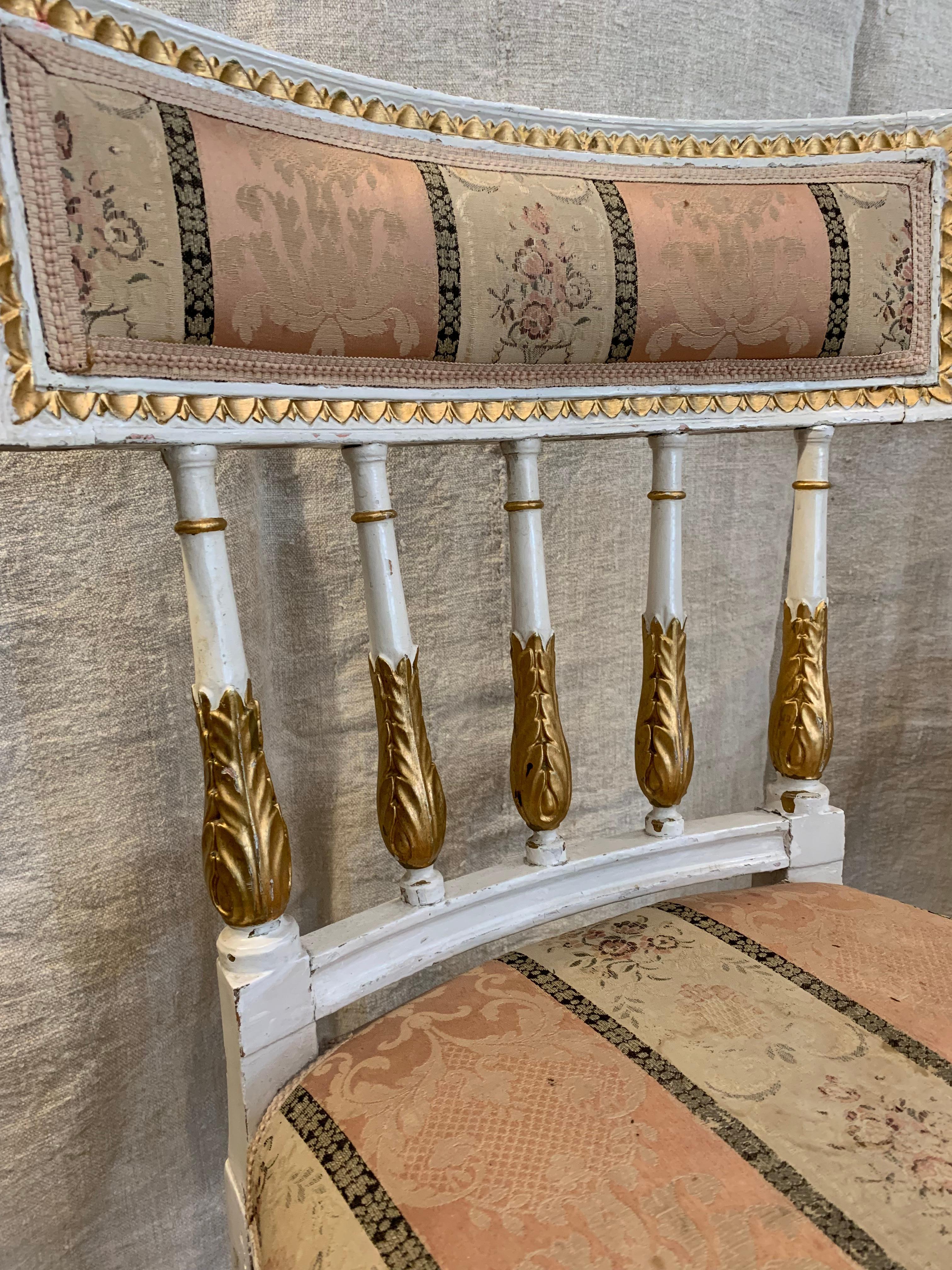 Chaises suédoises gustaviennes peintes et dorées du 18e siècle en vente 7