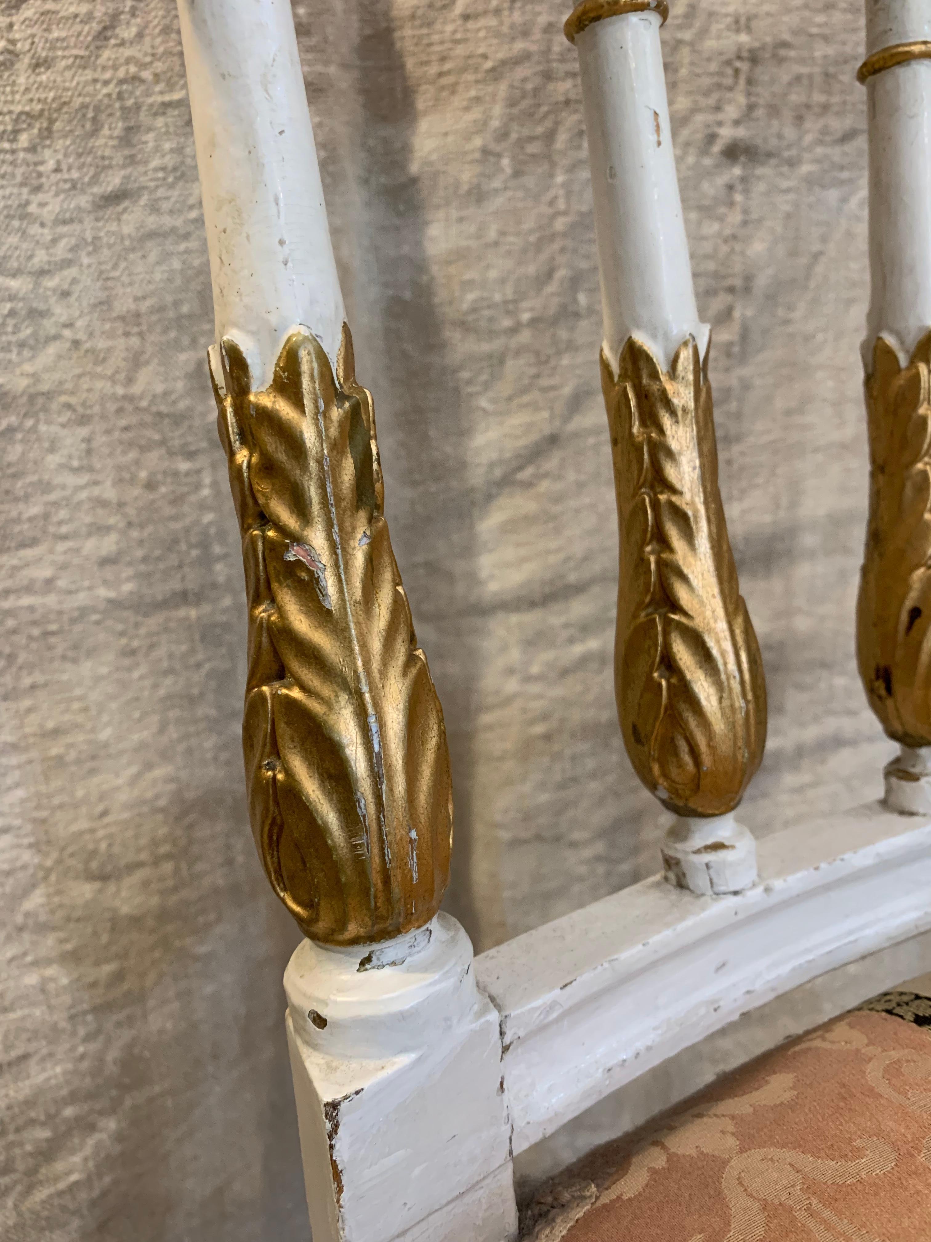 Chaises suédoises gustaviennes peintes et dorées du 18e siècle en vente 8
