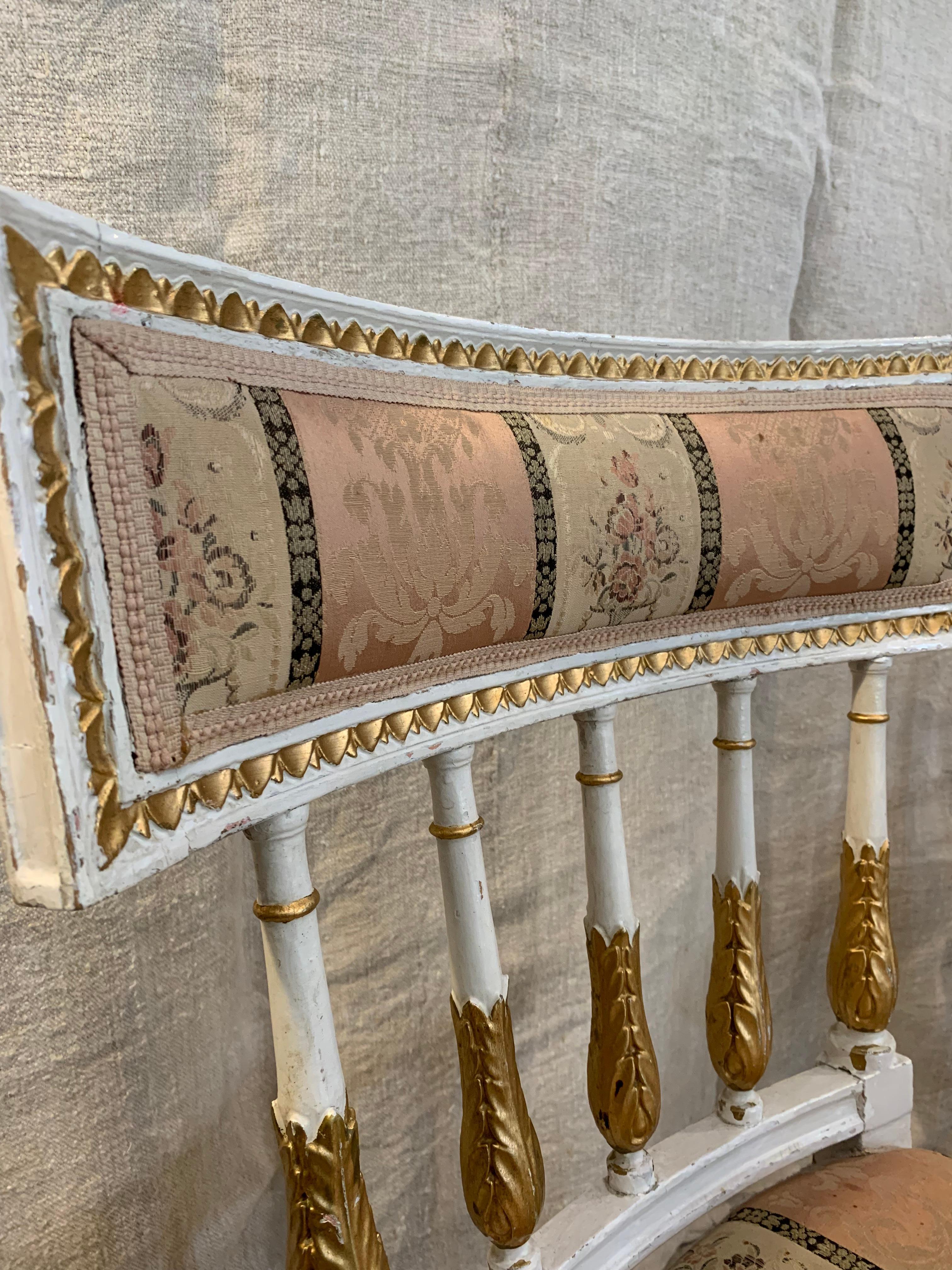 Chaises suédoises gustaviennes peintes et dorées du 18e siècle en vente 9