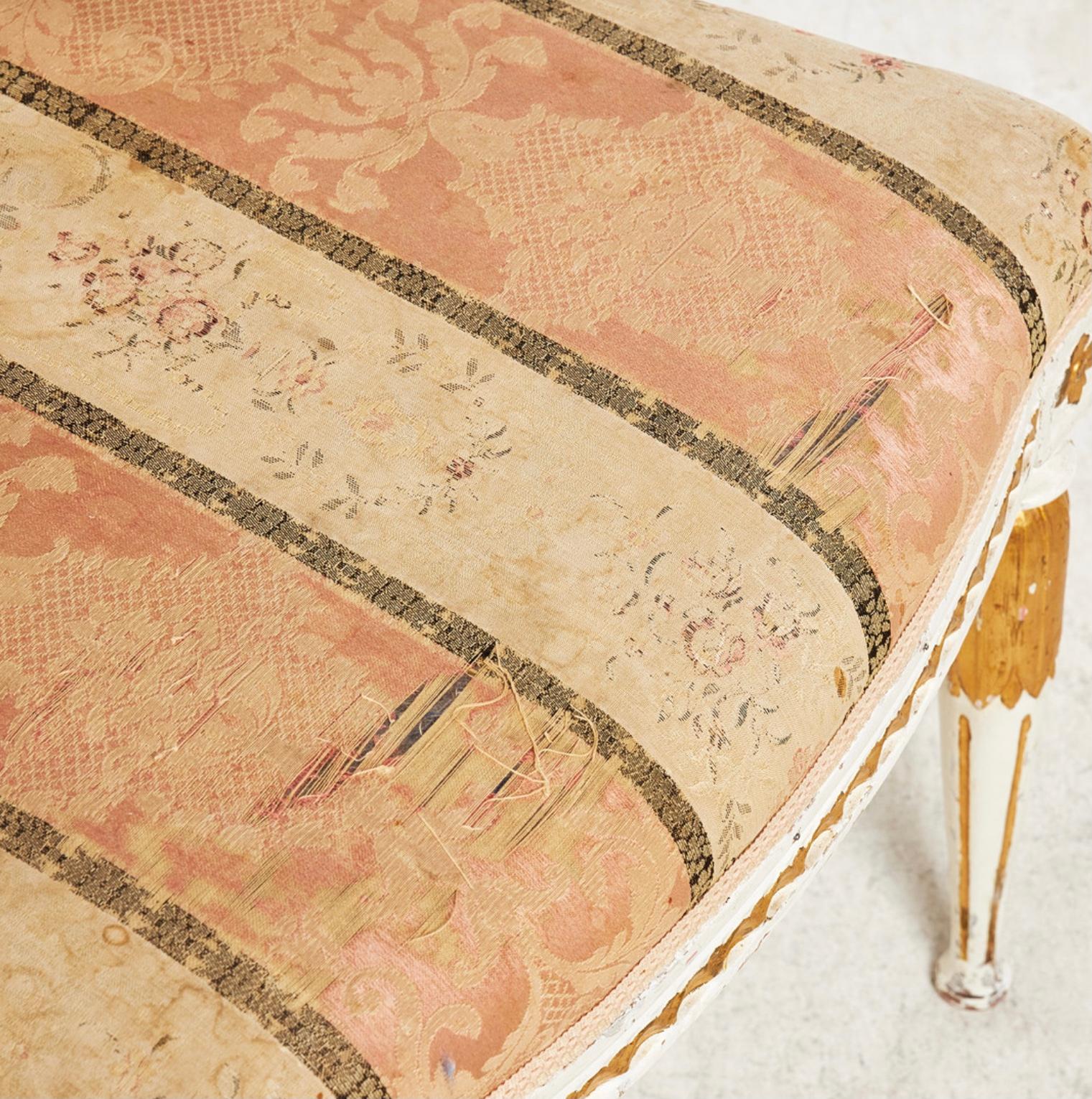 Gustavien Chaises suédoises gustaviennes peintes et dorées du 18e siècle en vente
