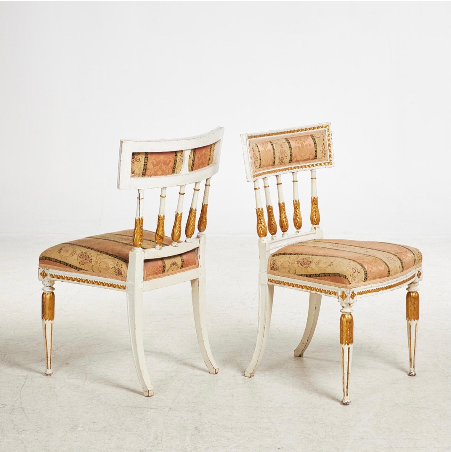 Suédois Chaises suédoises gustaviennes peintes et dorées du 18e siècle en vente