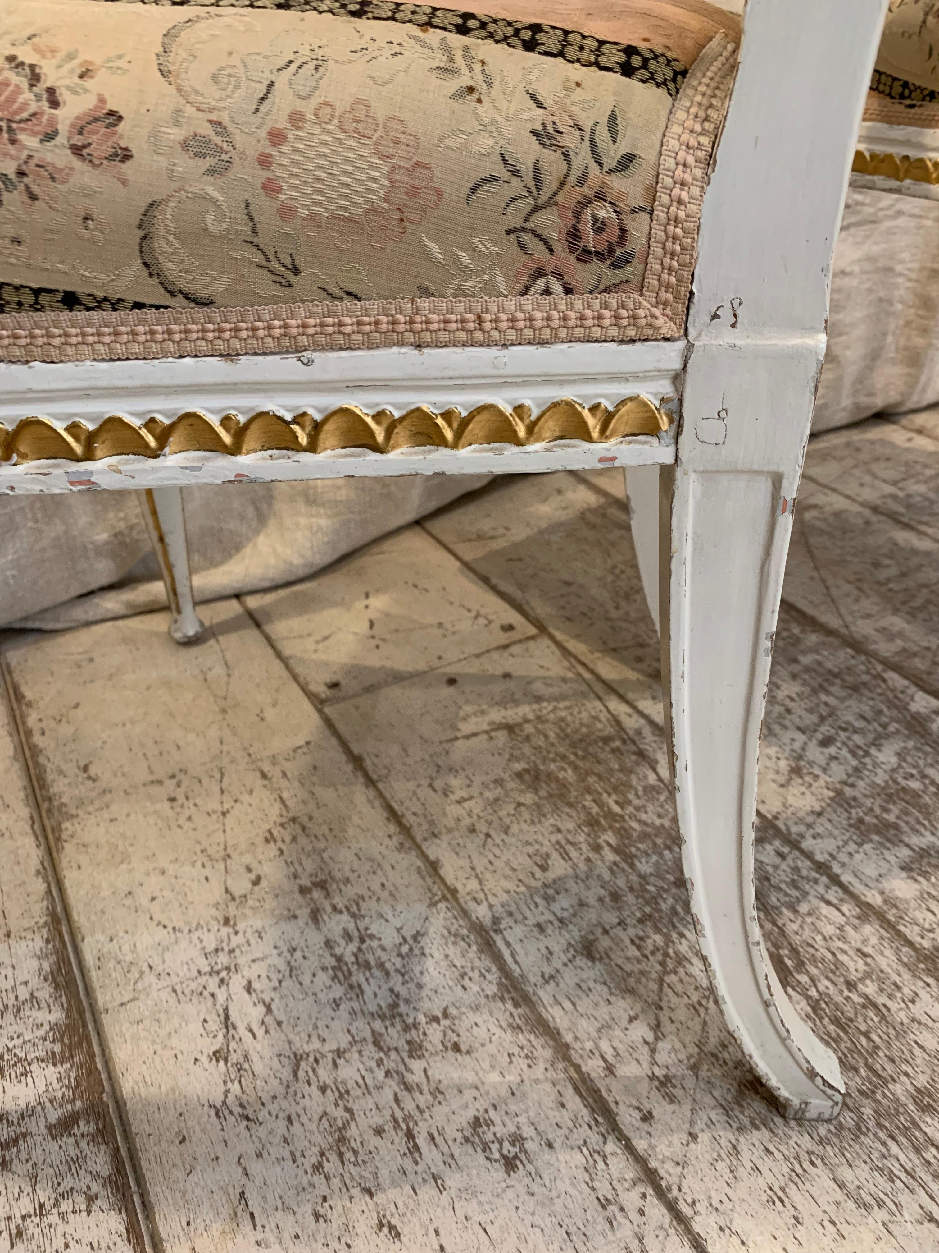 Pin Chaises suédoises gustaviennes peintes et dorées du 18e siècle en vente