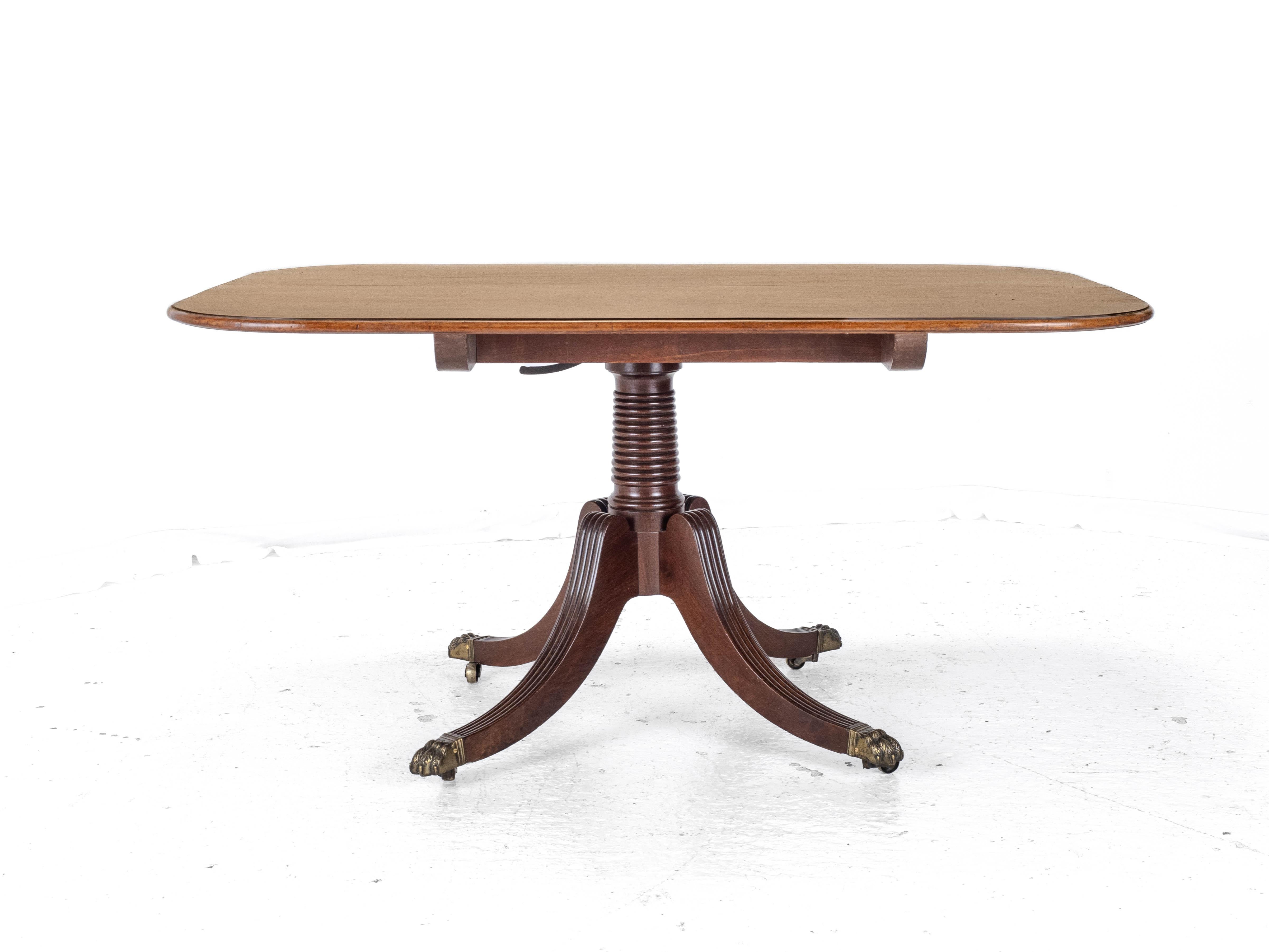 C.18th Georgian Mahogany Oblong Dining Table (Tilt-Top Breakfast Chippendale) For Sale 6