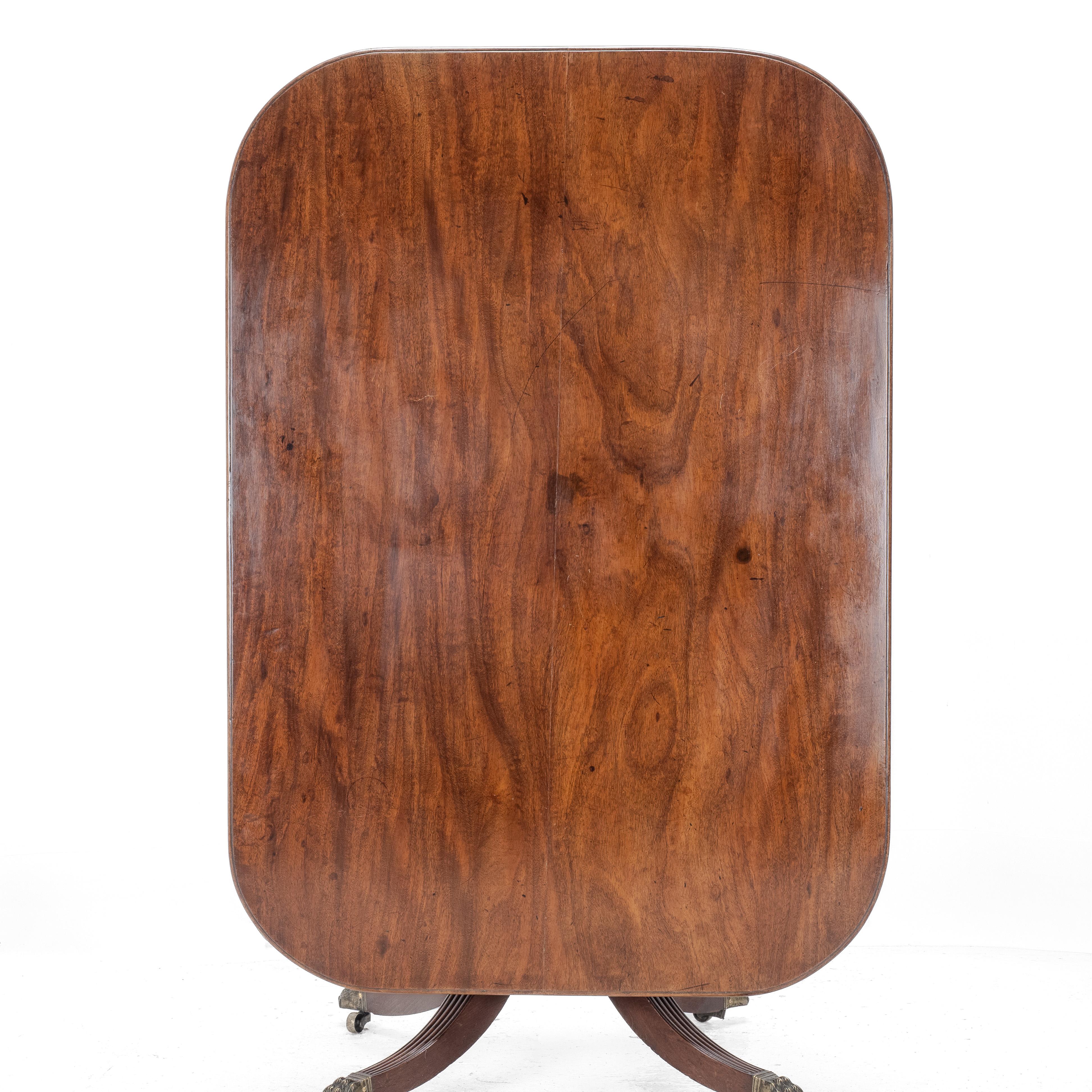 C.18th Georgian Mahogany Oblong Dining Table (Tilt-Top Breakfast Chippendale) For Sale 7