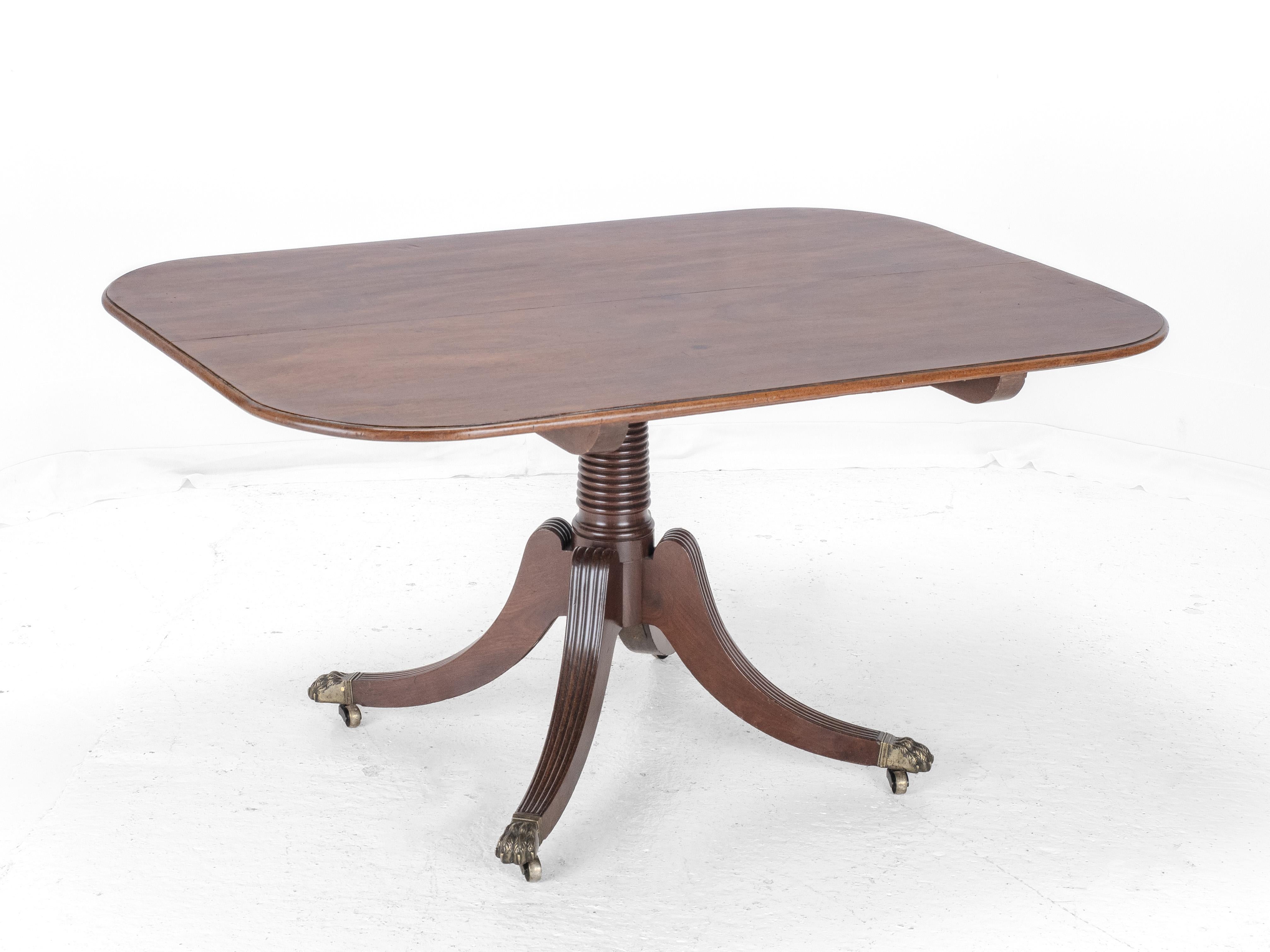 English C.18th Georgian Mahogany Oblong Dining Table (Tilt-Top Breakfast Chippendale) For Sale
