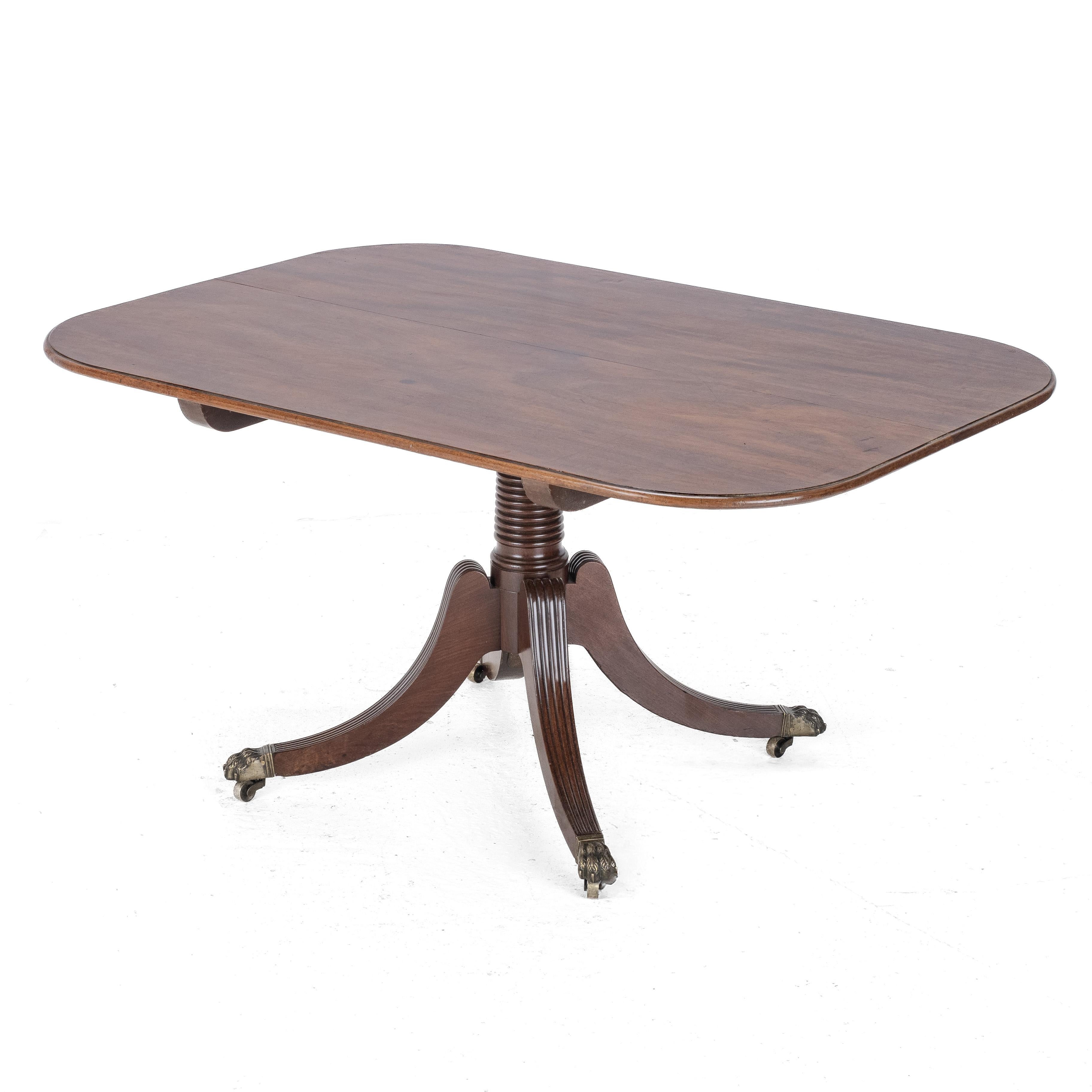 C.18th Georgian Mahogany Oblong Dining Table (Tilt-Top Breakfast Chippendale) In Good Condition For Sale In Leeds, GB