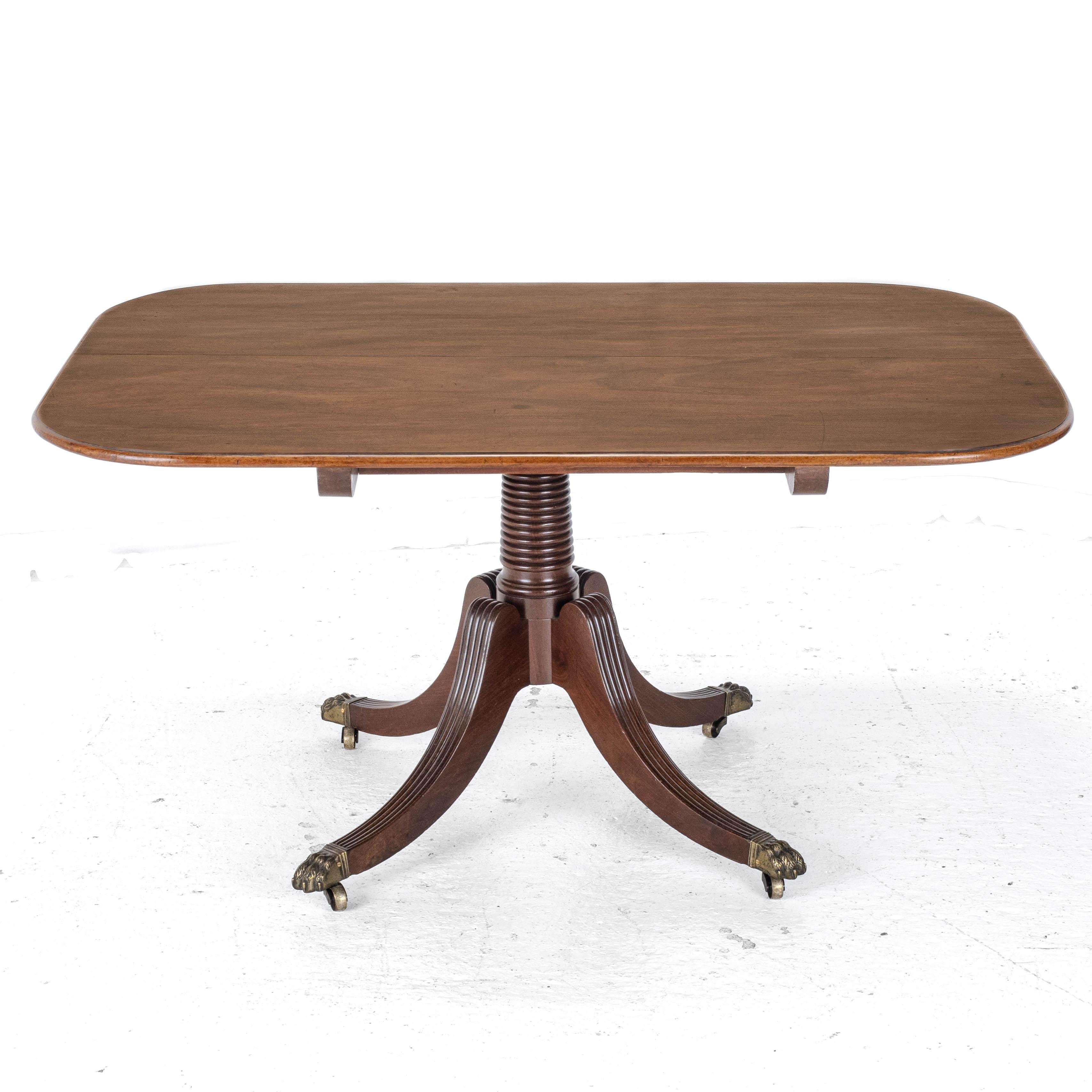 18th Century C.18th Georgian Mahogany Oblong Dining Table (Tilt-Top Breakfast Chippendale) For Sale