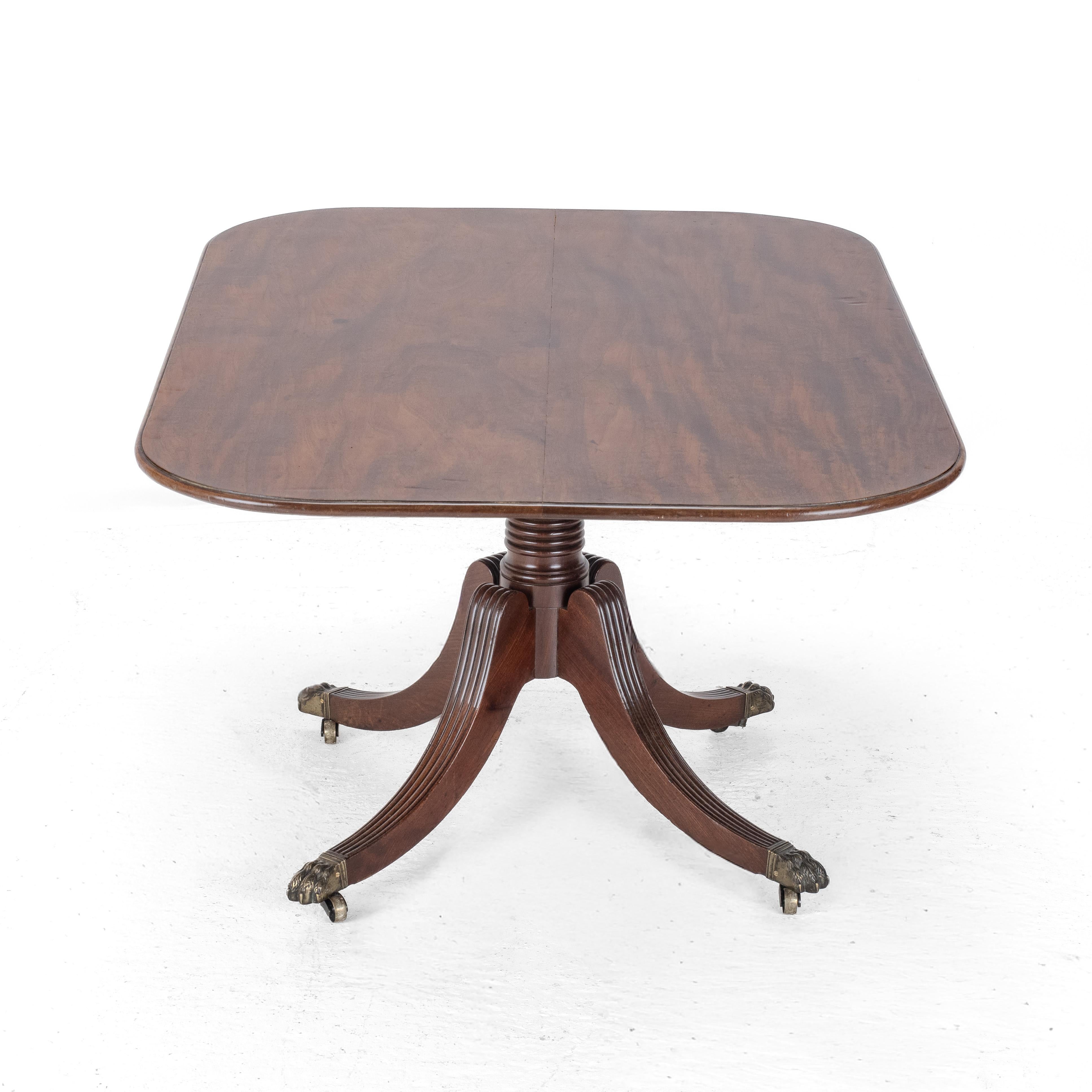 18th Century C.18th Georgian Mahogany Oblong Dining Table (Tilt-Top Breakfast Chippendale) For Sale