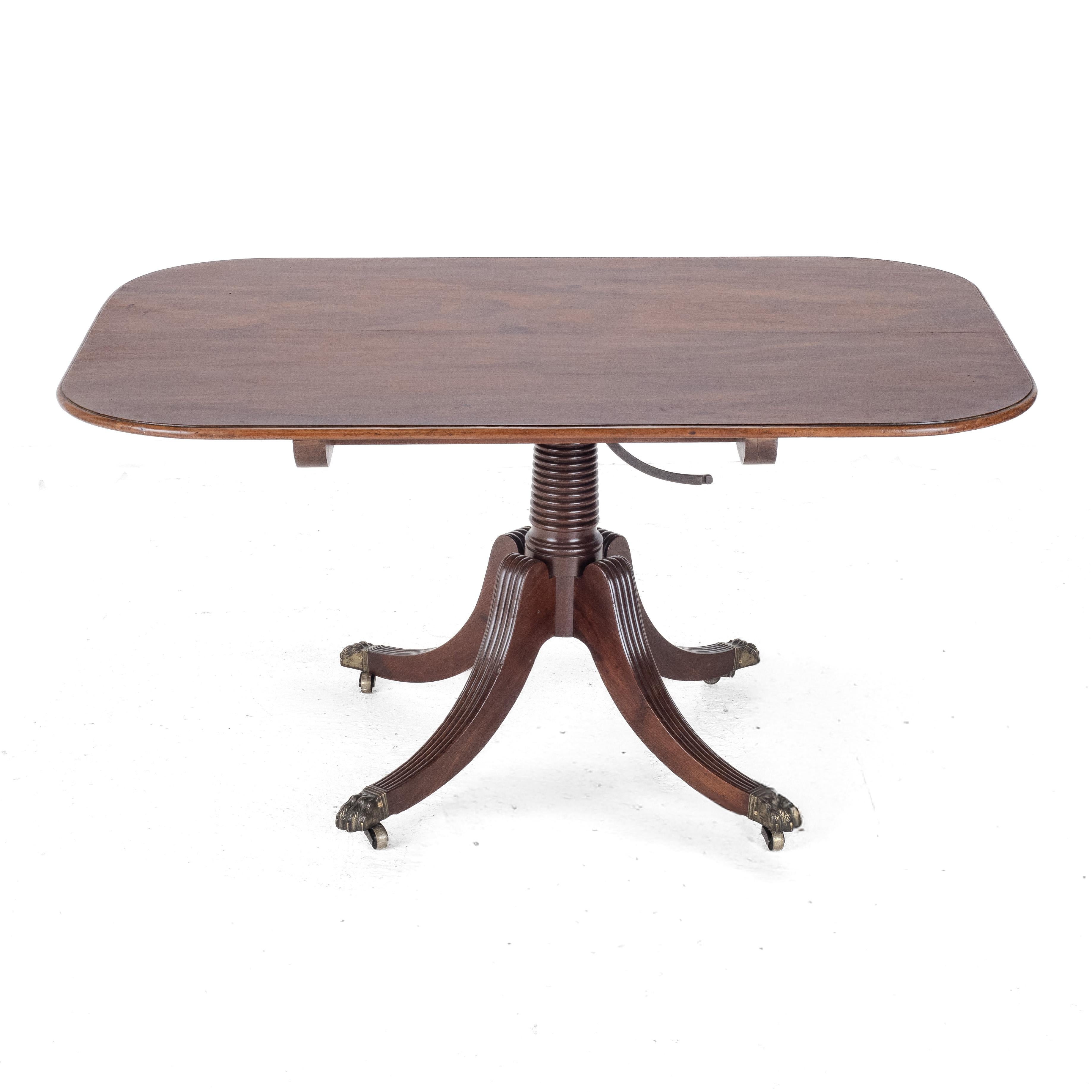 C.18th Georgian Mahogany Oblong Dining Table (Tilt-Top Breakfast Chippendale) For Sale 1