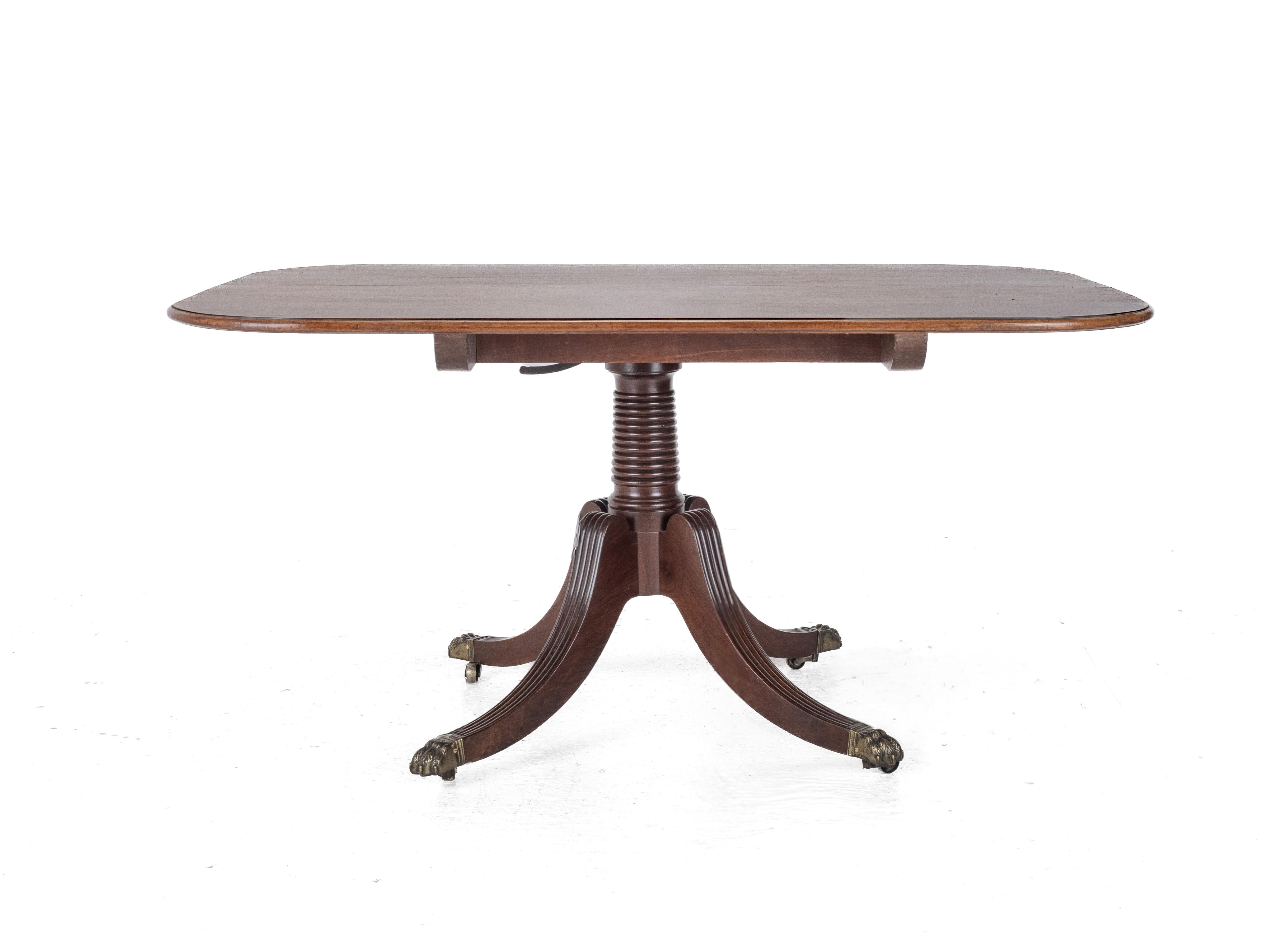 C.18th Georgian Mahogany Oblong Dining Table (Tilt-Top Breakfast Chippendale) For Sale 4