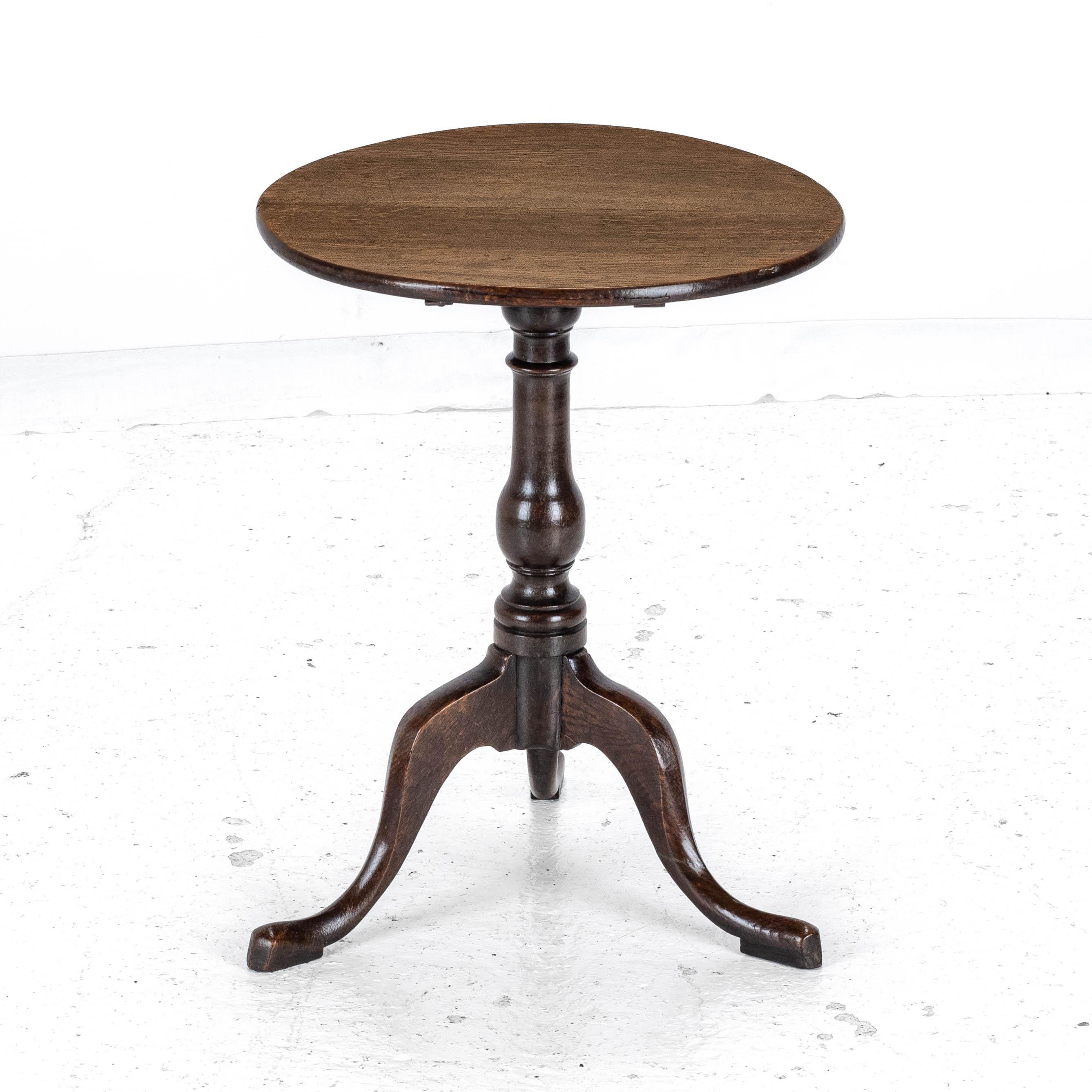 English C18th Georgian Oak Country Wine Tilt Top Tripod Table (George III Side Lamp)
