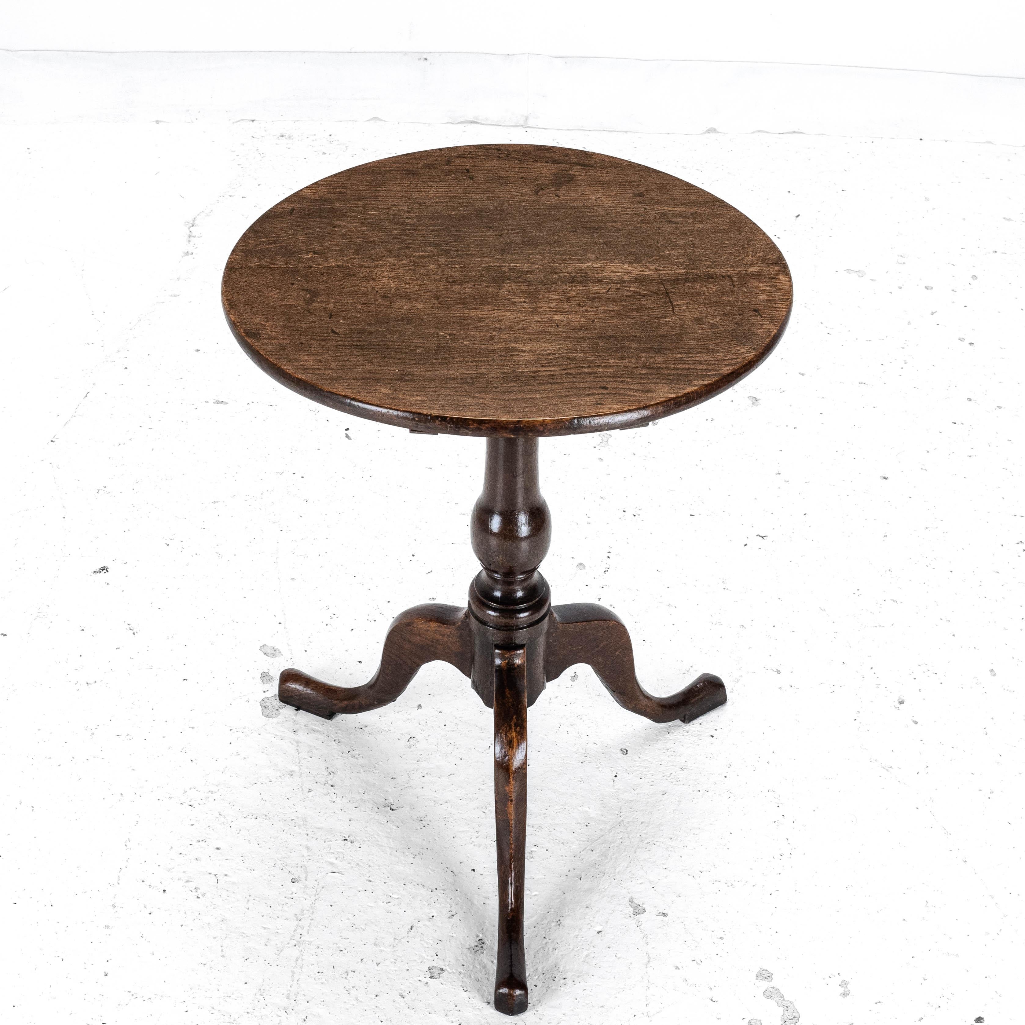18th Century C18th Georgian Oak Country Wine Tilt Top Tripod Table (George III Side Lamp)
