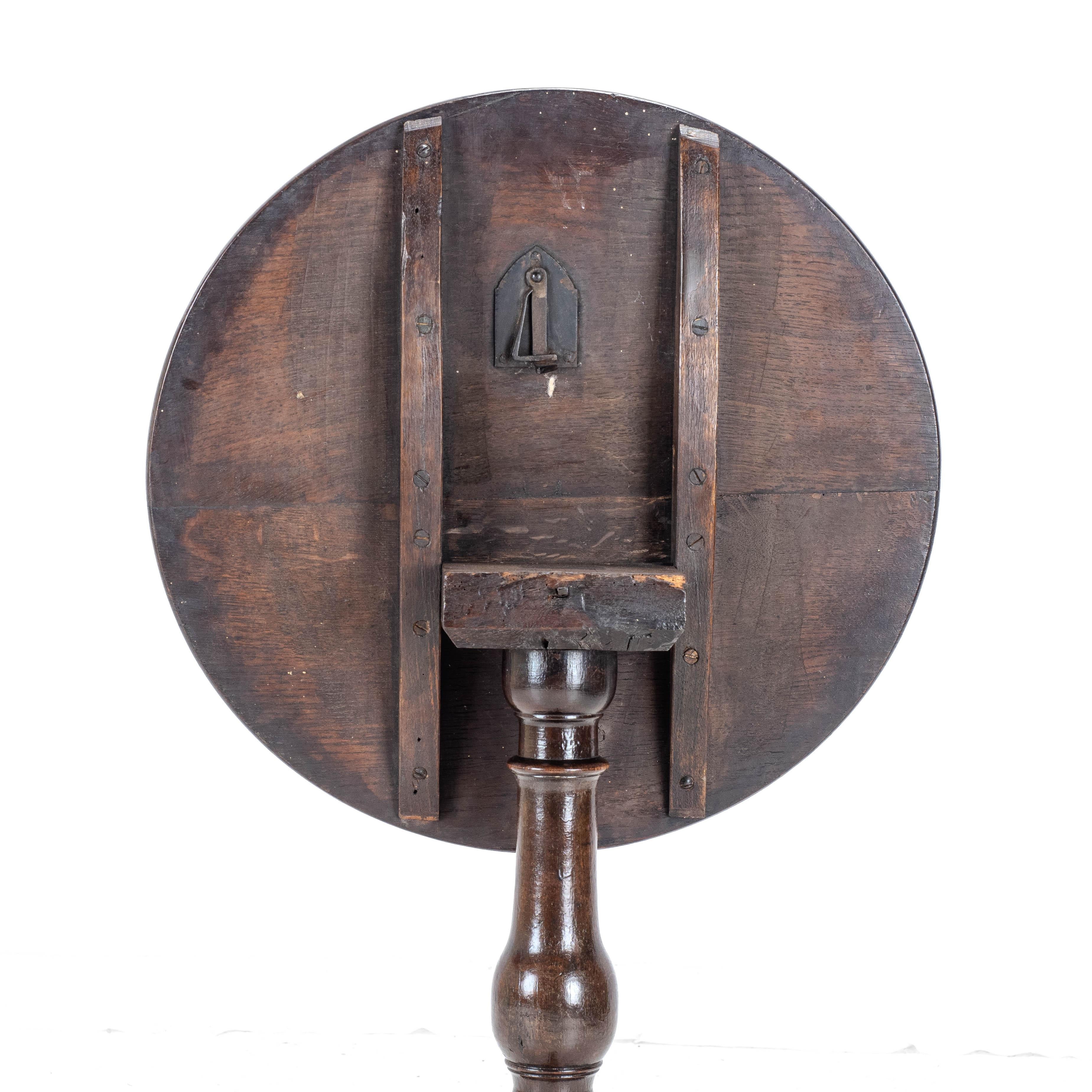 C18th Georgian Oak Country Wine Tilt Top Tripod Table (George III Side Lamp) 3