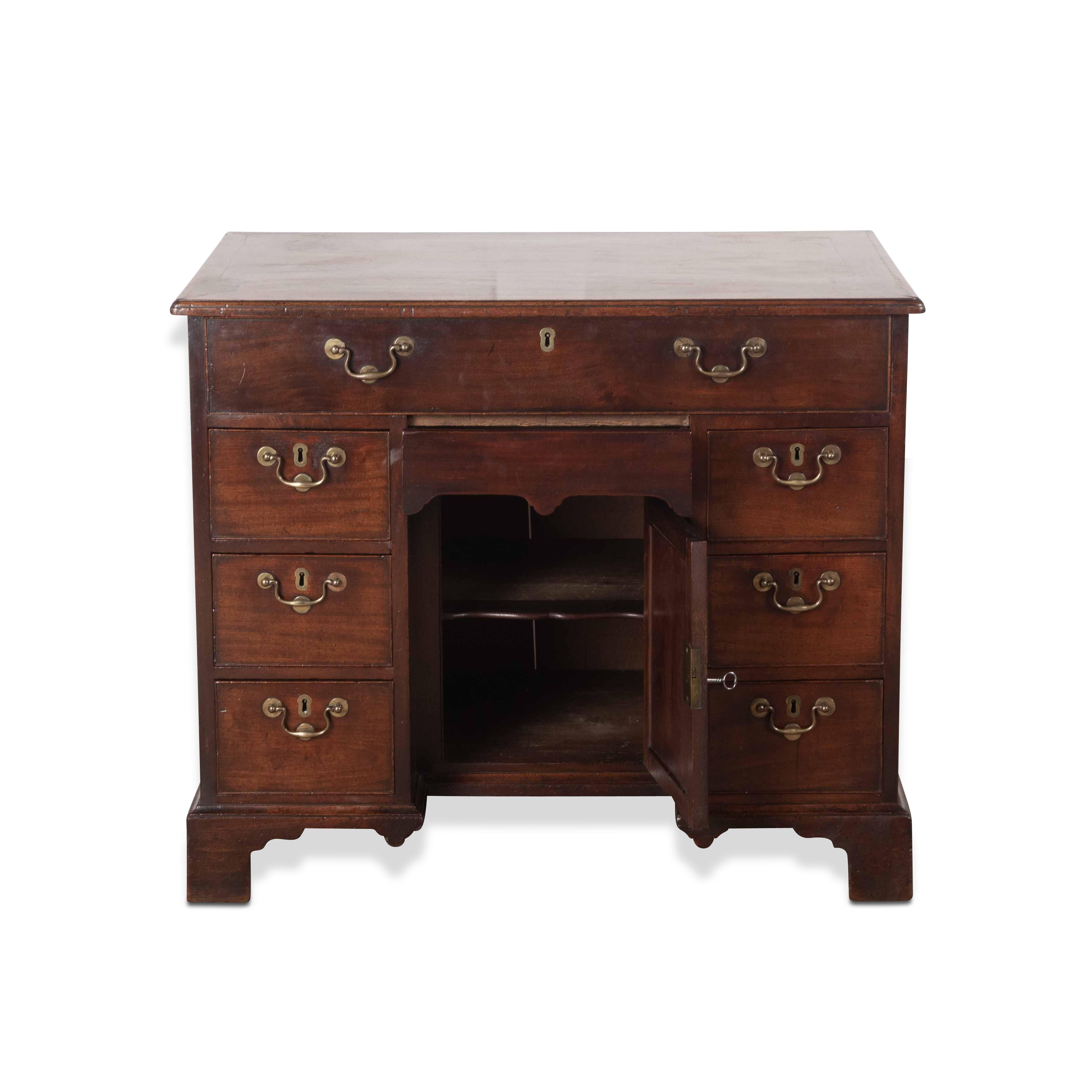 Mid-18th Century C18th Mahogany `Grendy` Kneehole Desk For Sale