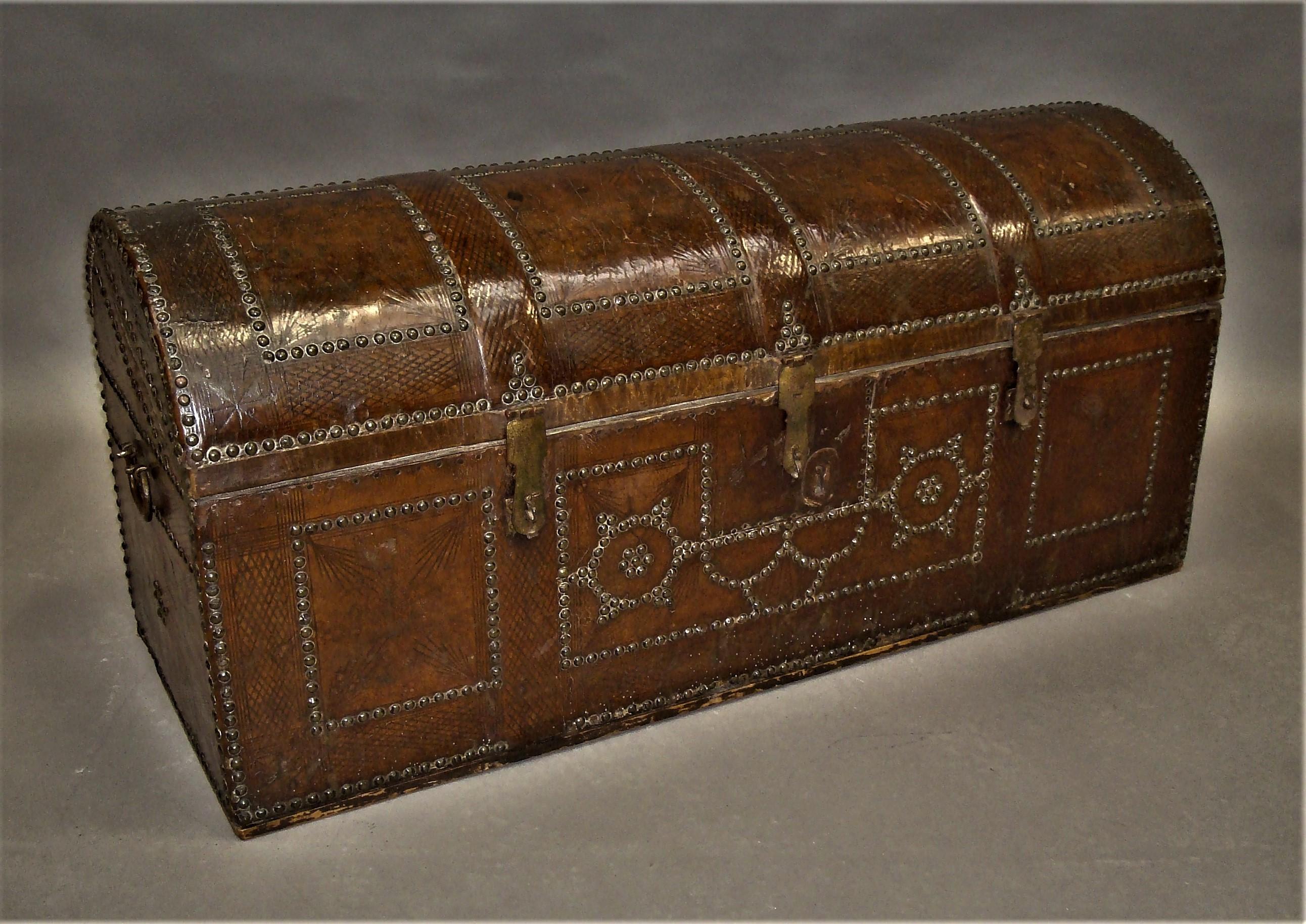 18th Century Pair of Spanish Leather Travelling Trunks Chests For Sale 5