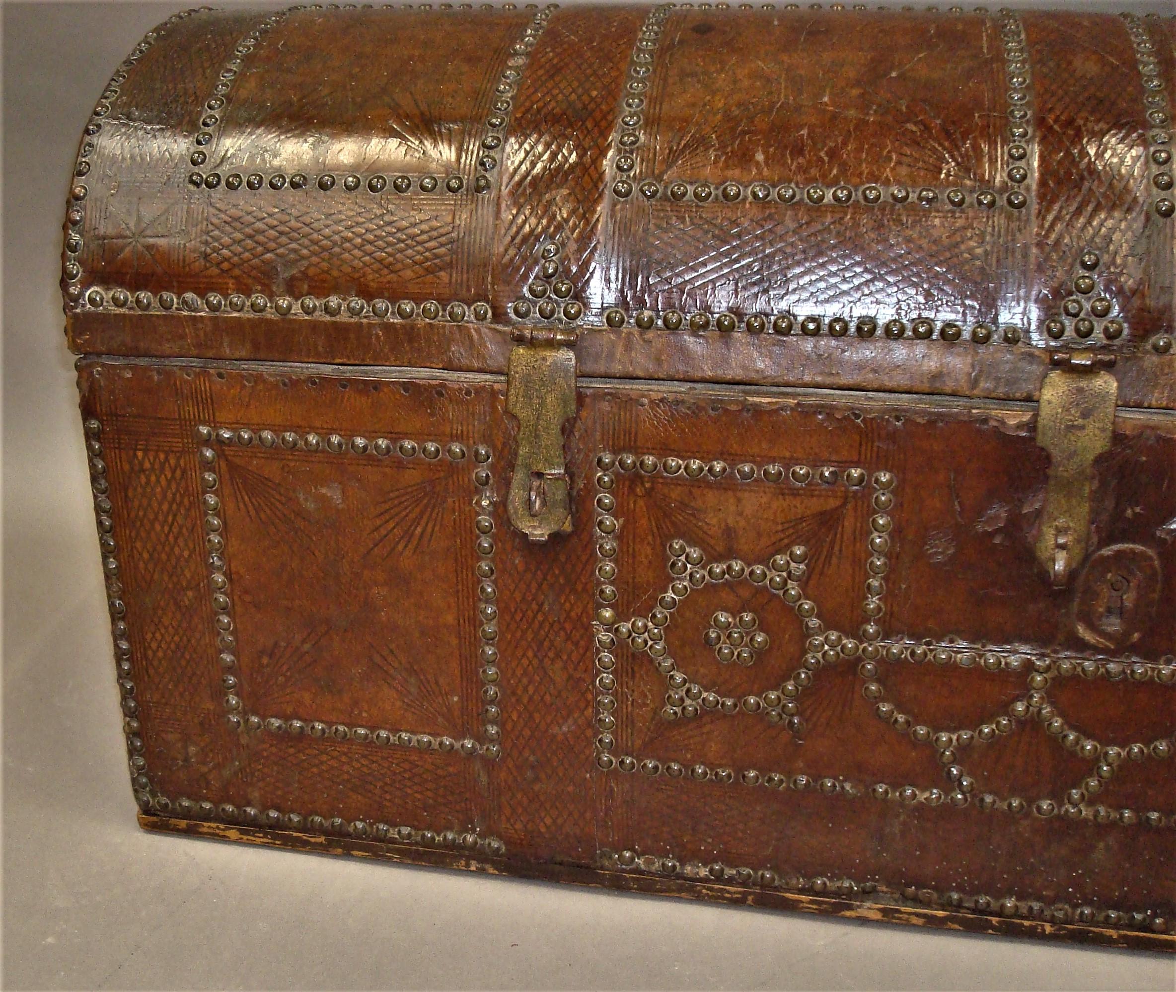 18th Century Pair of Spanish Leather Travelling Trunks Chests For Sale 8