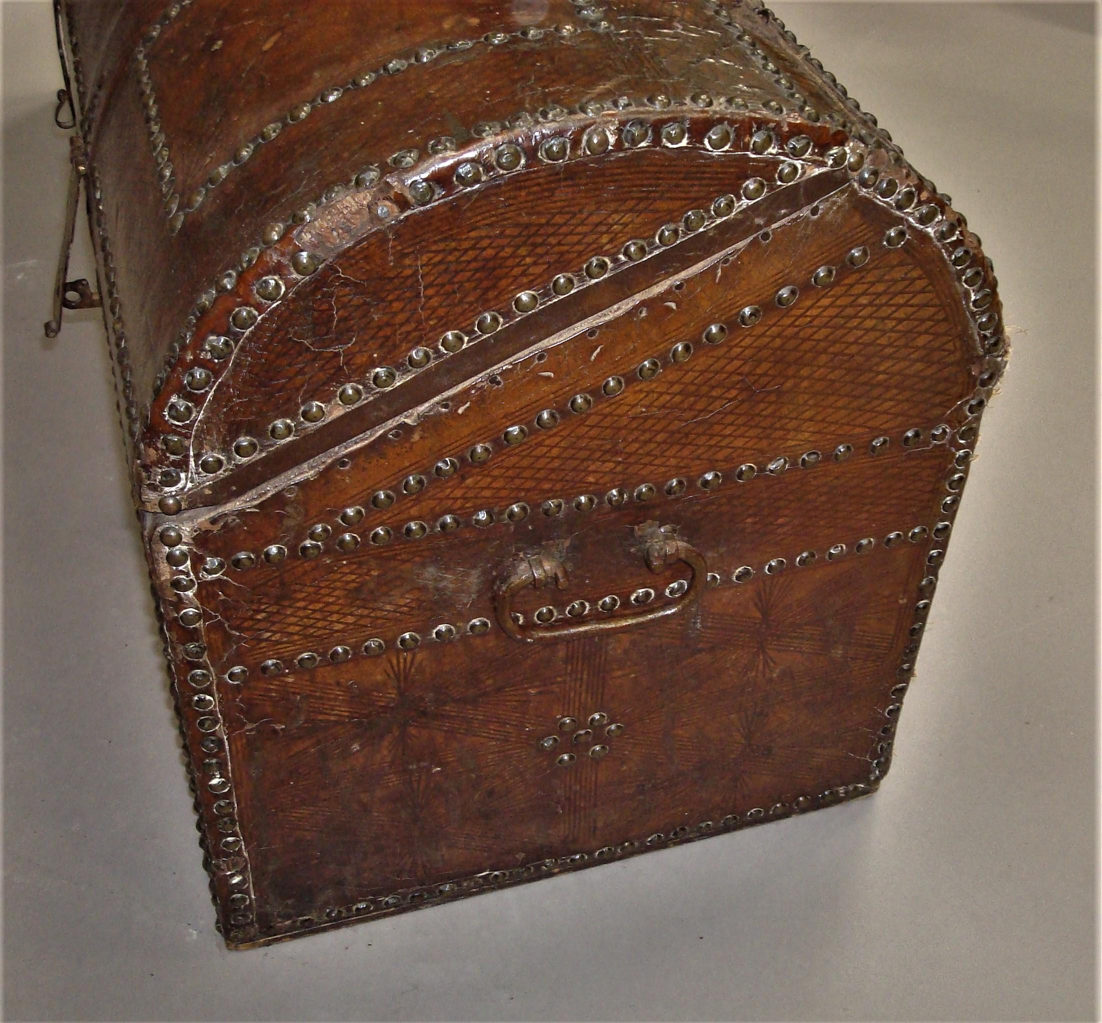18th Century Pair of Spanish Leather Travelling Trunks Chests For Sale 10