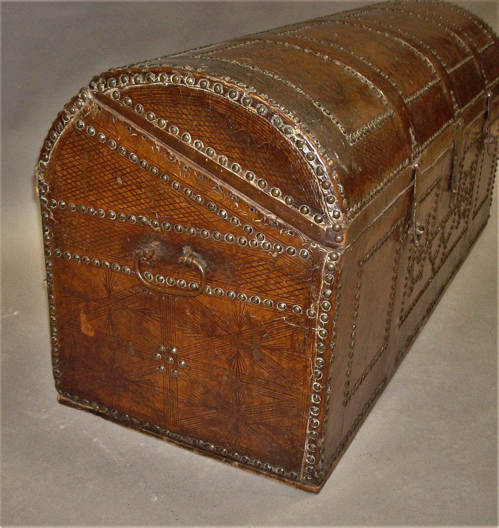 18th Century Pair of Spanish Leather Travelling Trunks Chests For Sale 11
