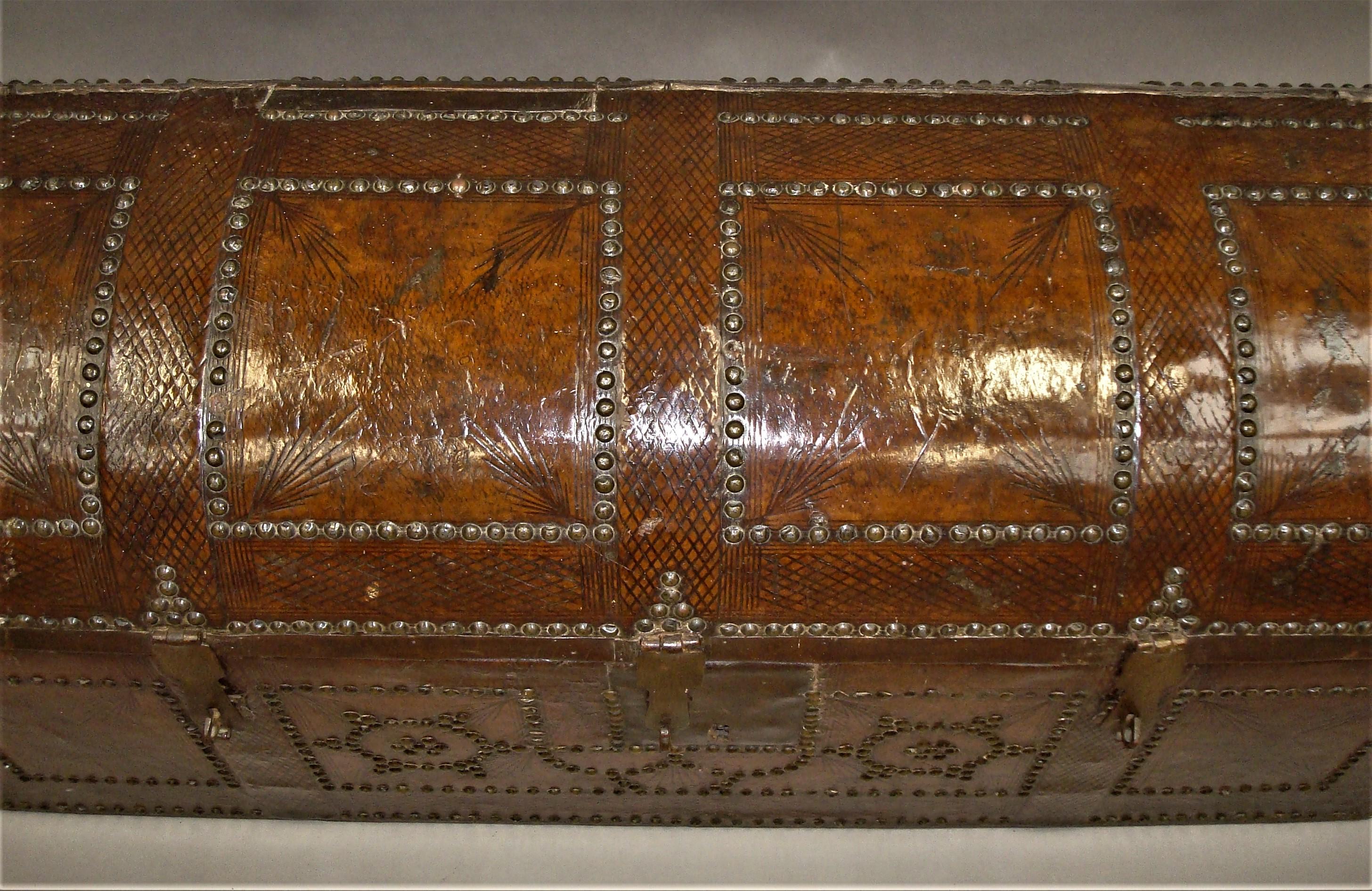 18th Century Pair of Spanish Leather Travelling Trunks Chests For Sale 12