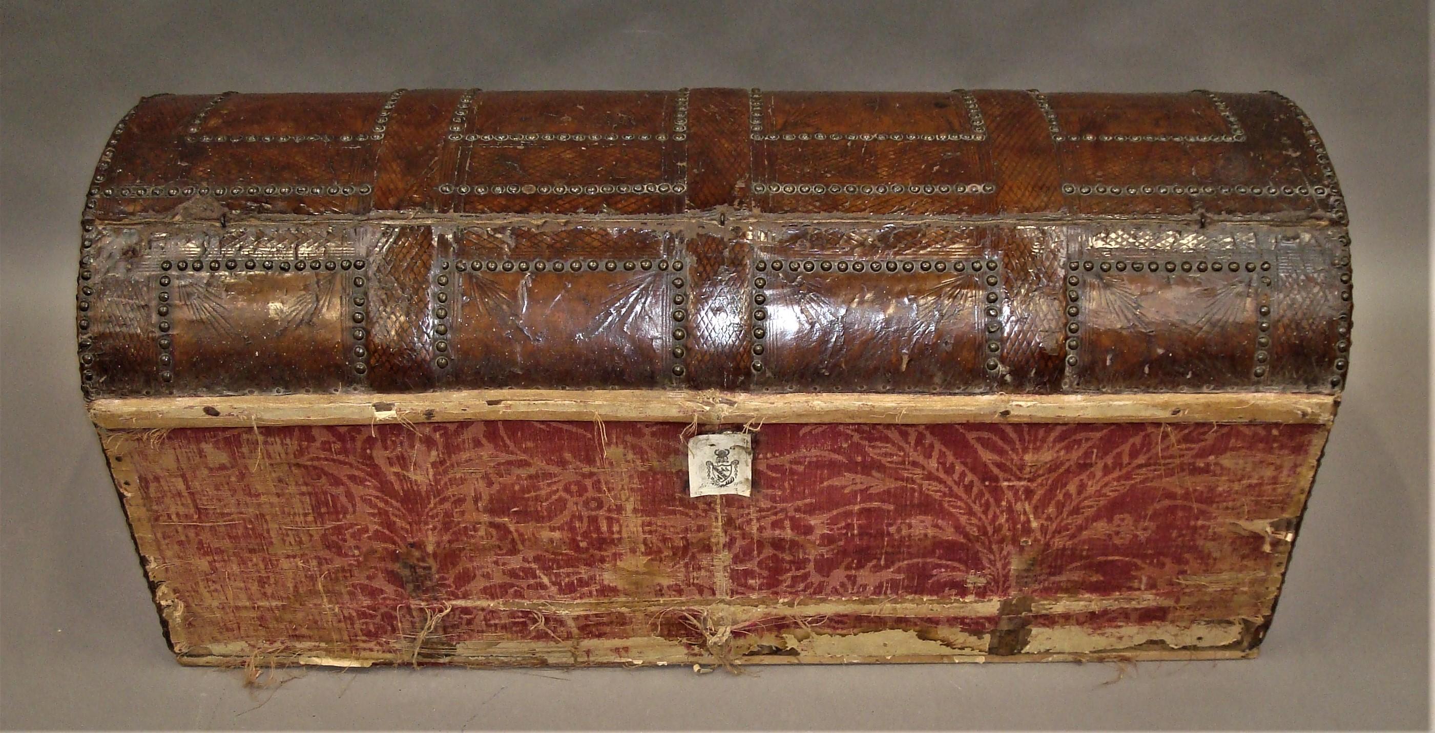 18th Century Pair of Spanish Leather Travelling Trunks Chests For Sale 15
