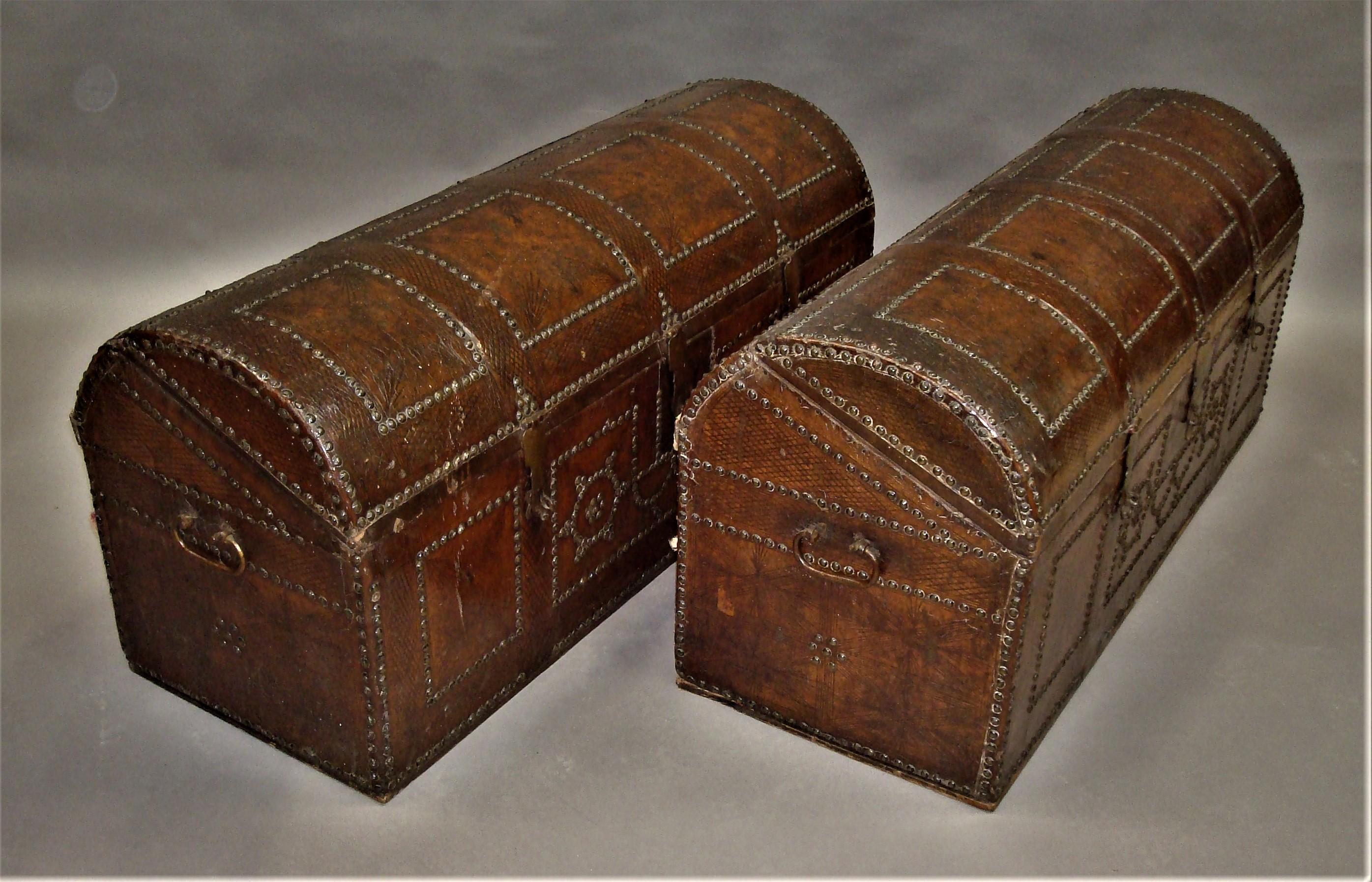 18th Century Pair of Spanish Leather Travelling Trunks Chests In Good Condition For Sale In Moreton-in-Marsh, Gloucestershire