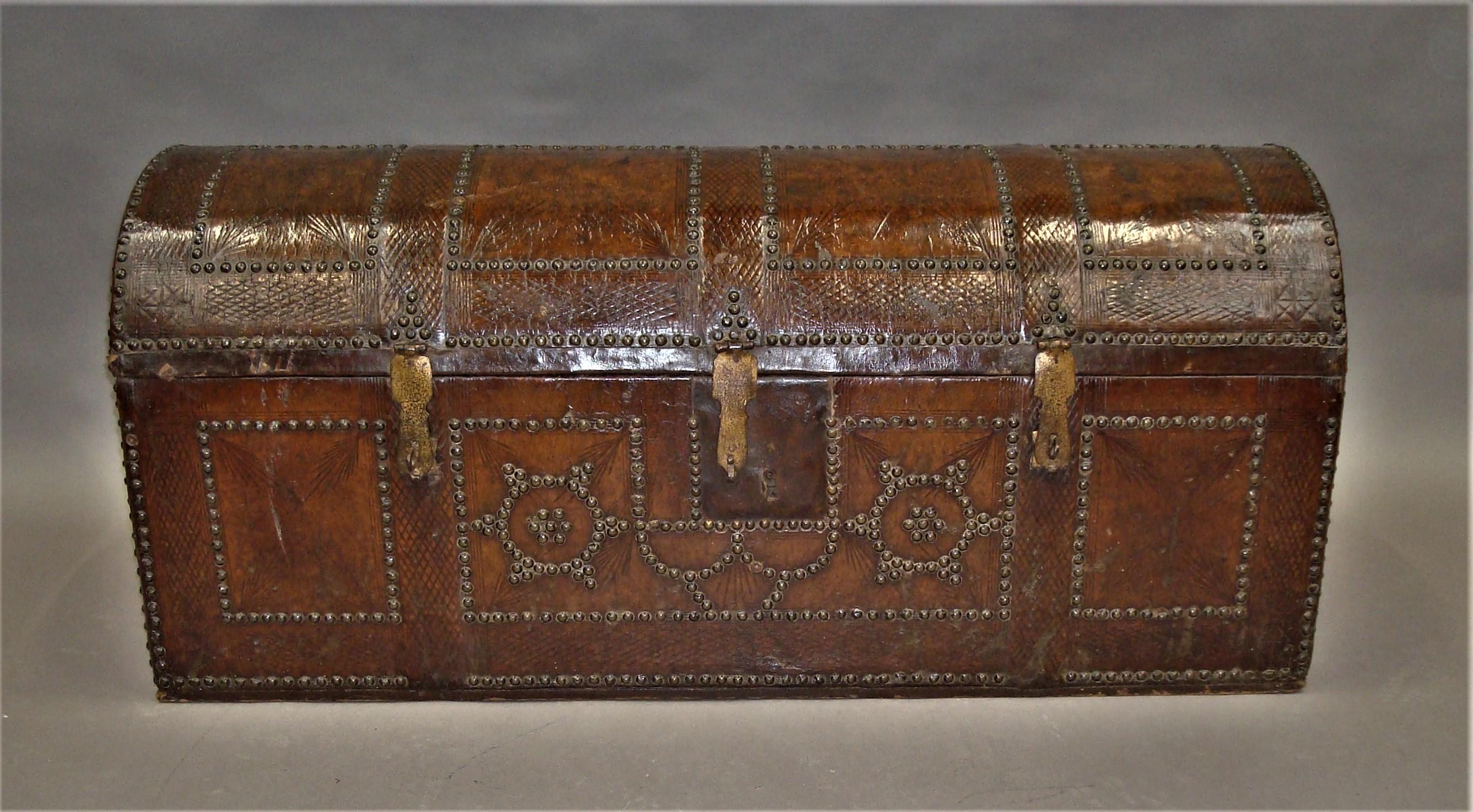 18th Century Pair of Spanish Leather Travelling Trunks Chests For Sale 1