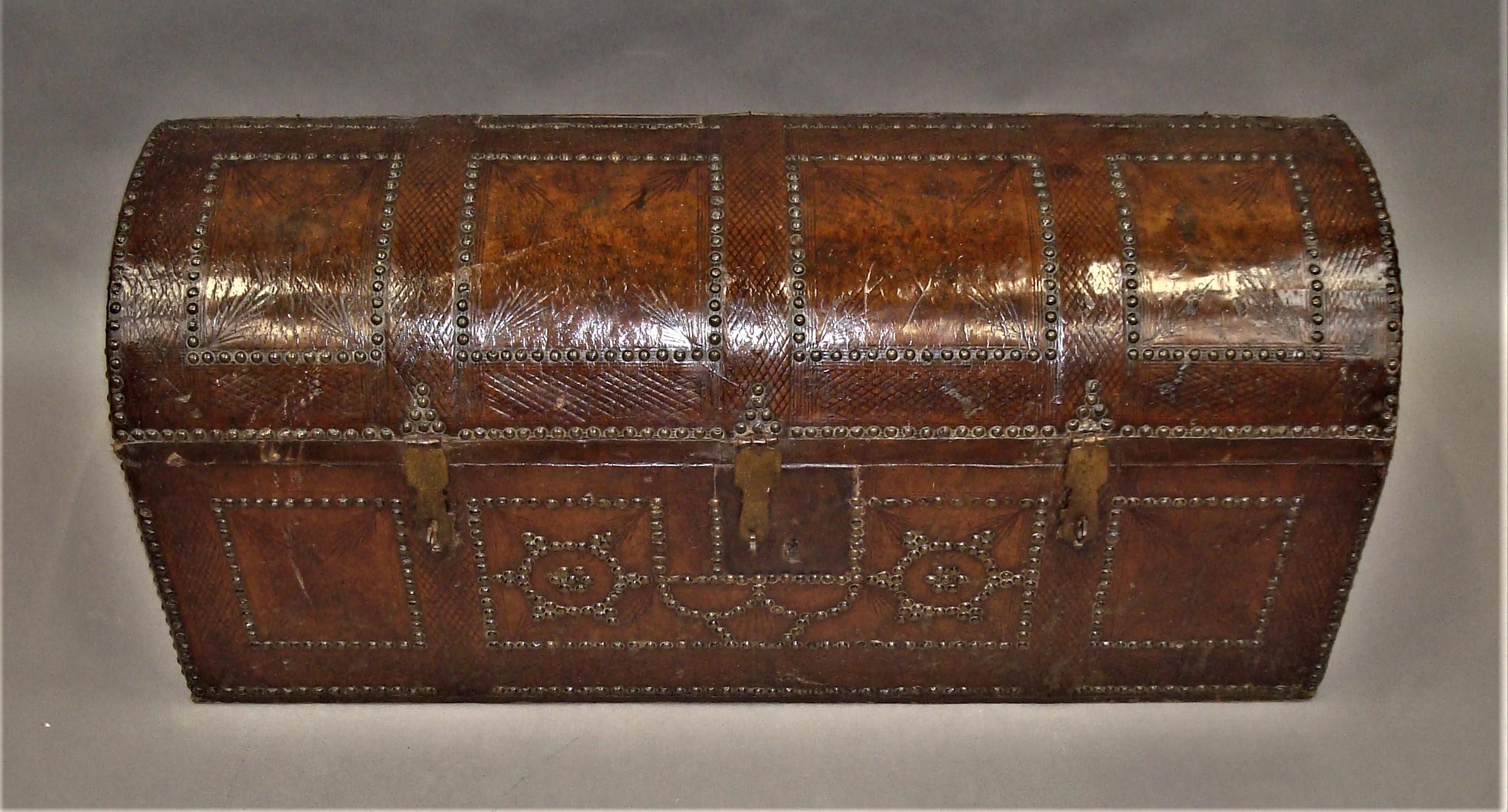 18th Century Pair of Spanish Leather Travelling Trunks Chests For Sale 2