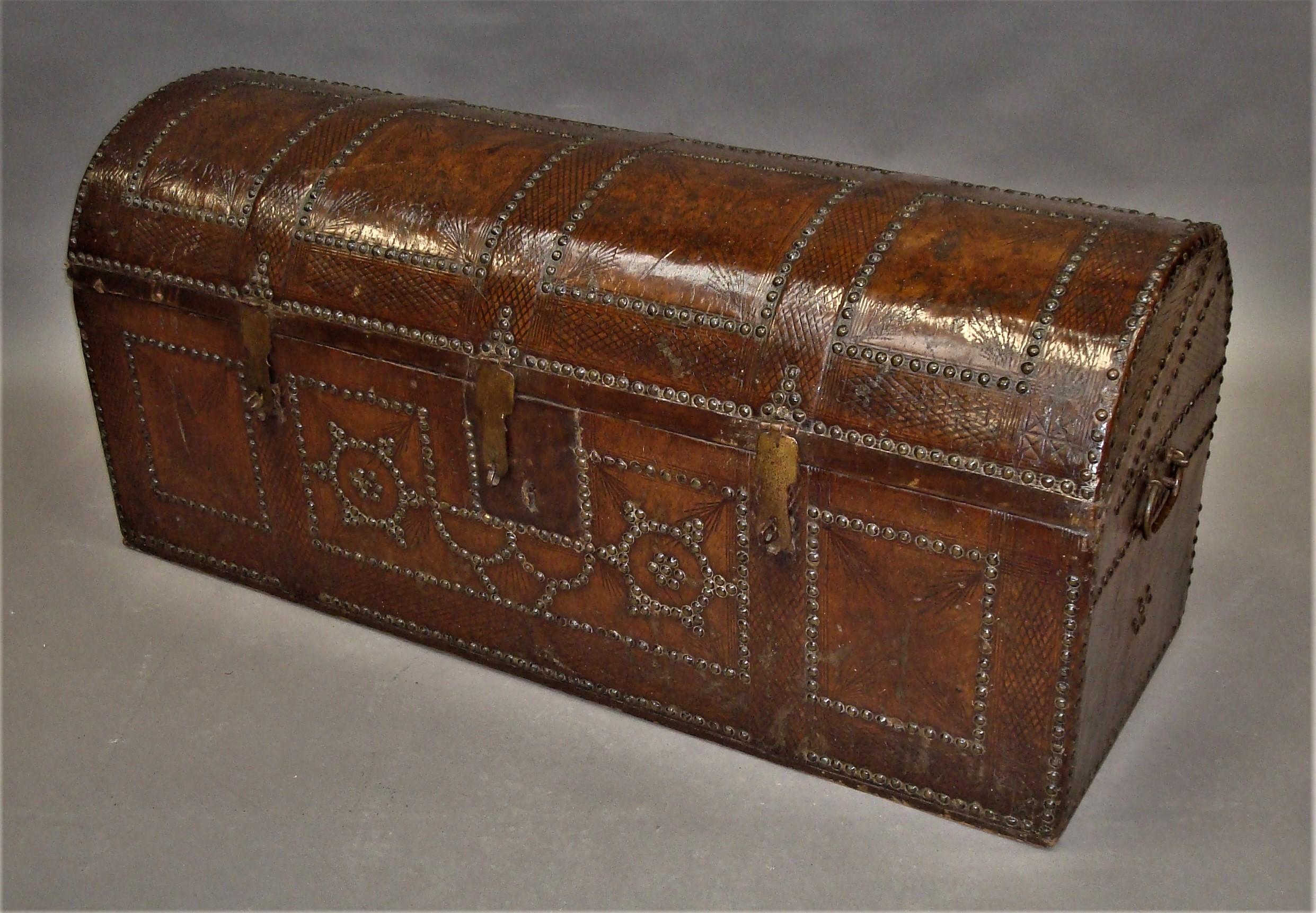 18th Century Pair of Spanish Leather Travelling Trunks Chests For Sale 3