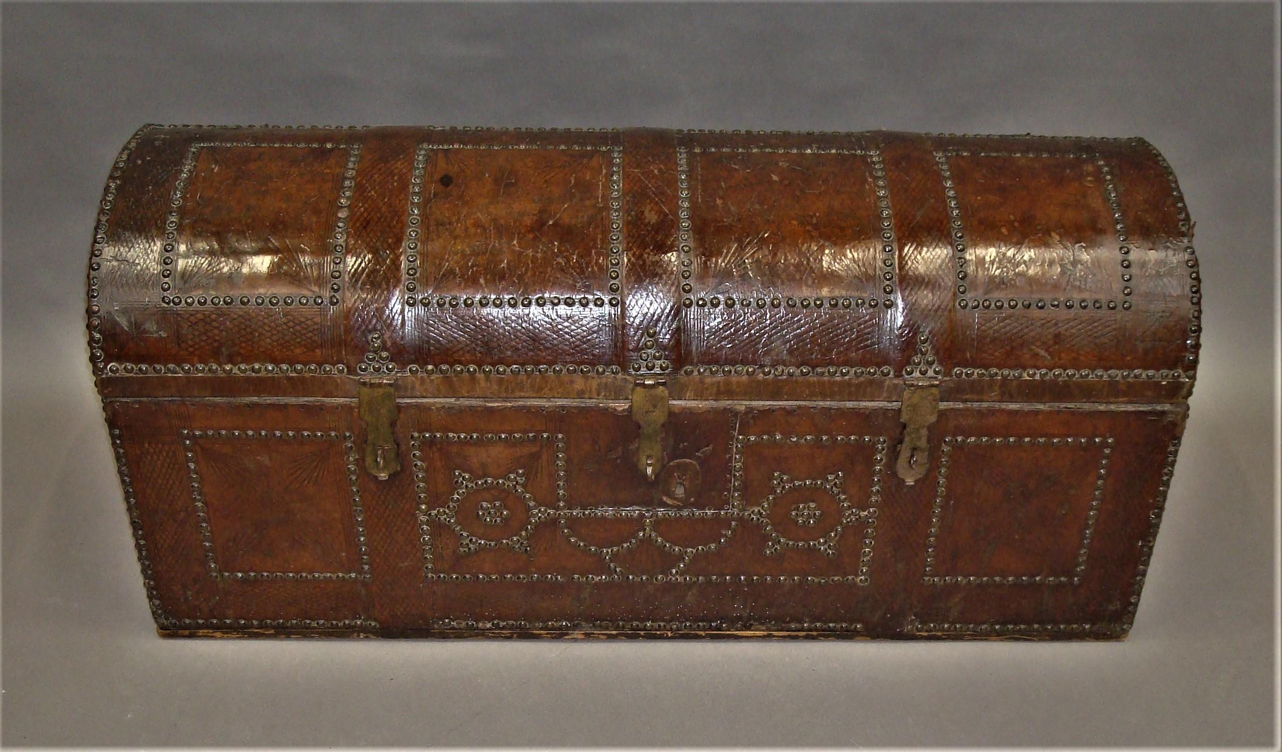 18th Century Pair of Spanish Leather Travelling Trunks Chests For Sale 4