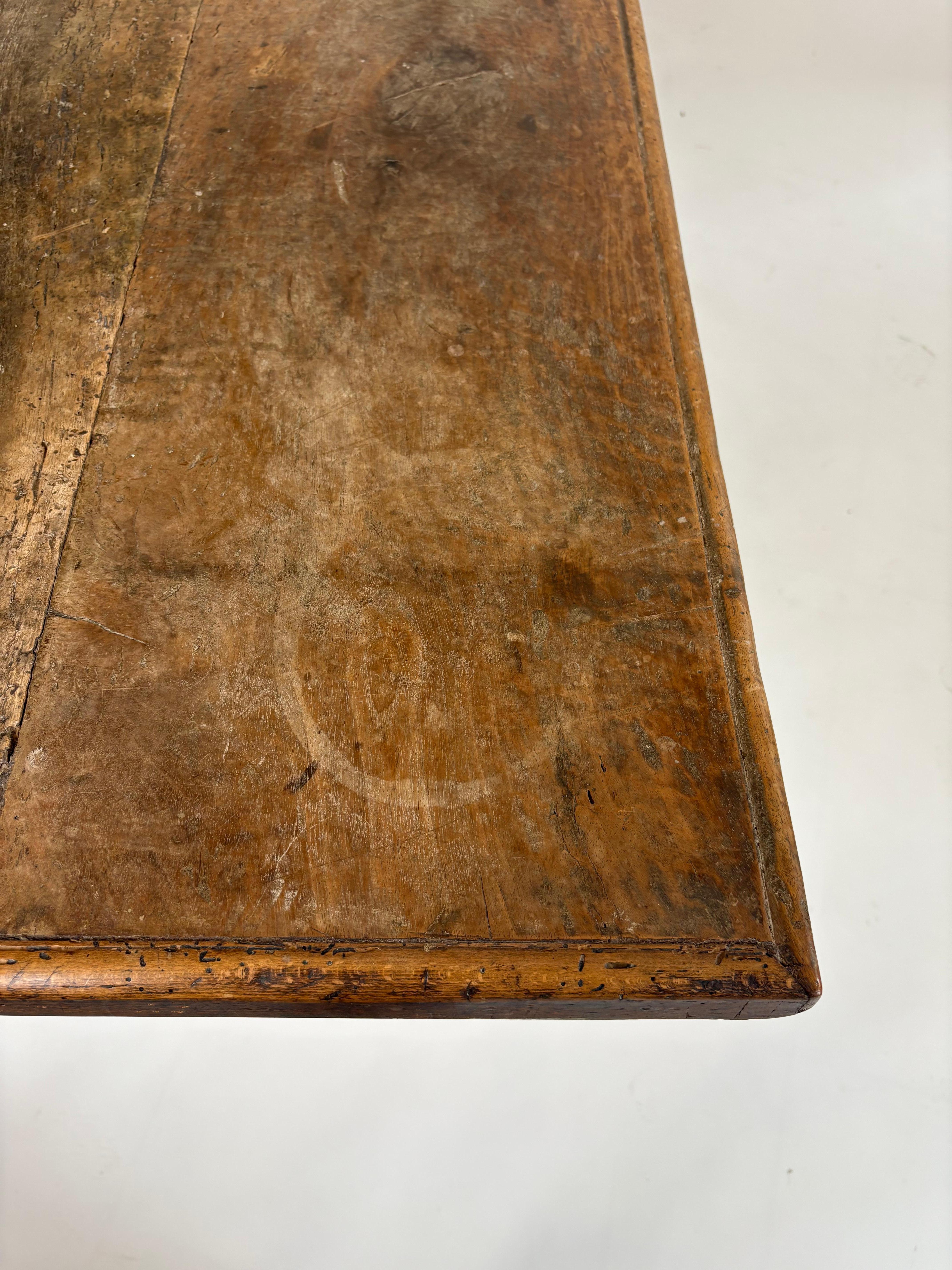 C18th Spanisch Nussbaum Tisch im Angebot 12