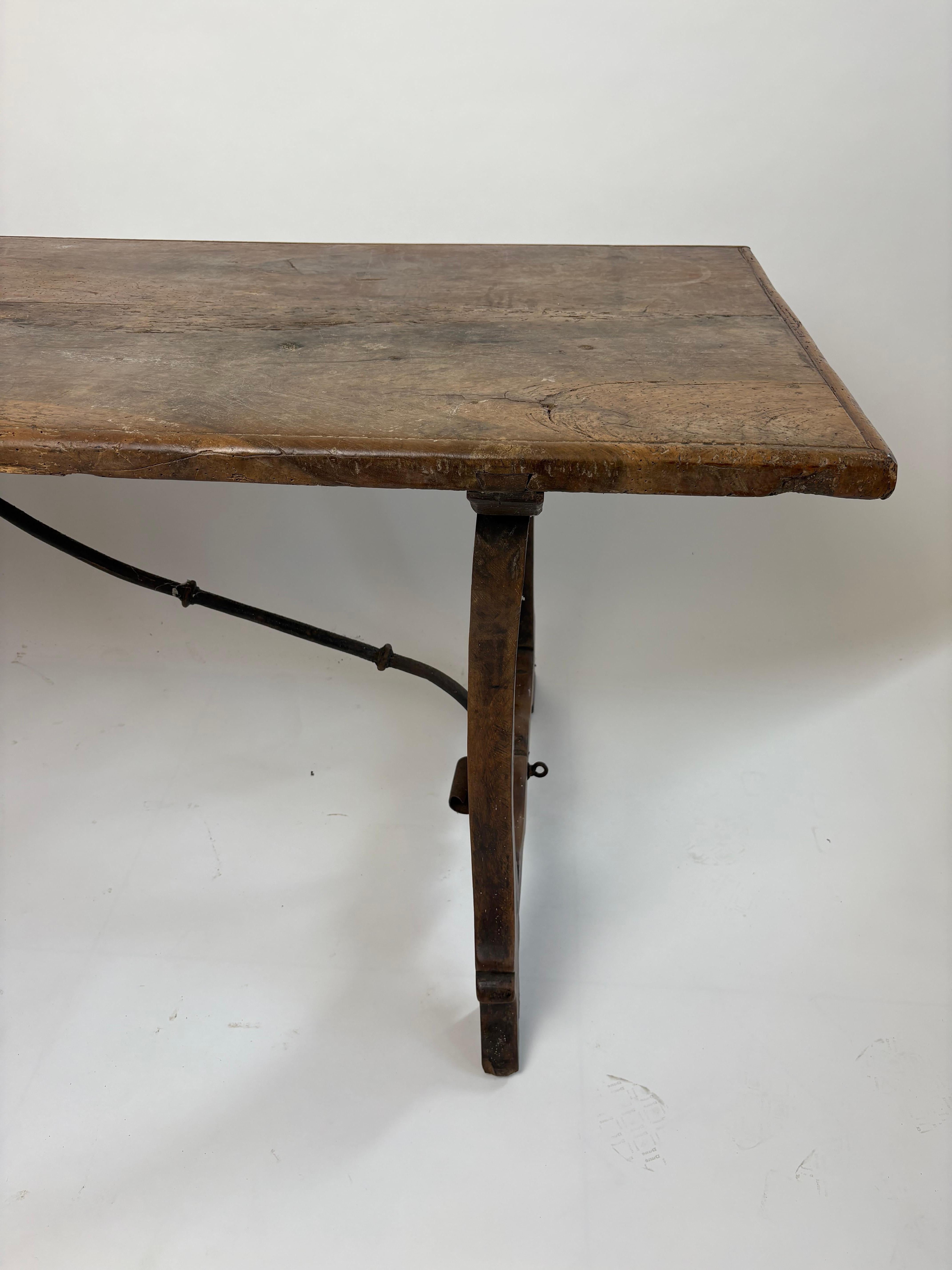 C18th Spanisch Nussbaum Tisch (Walnuss) im Angebot