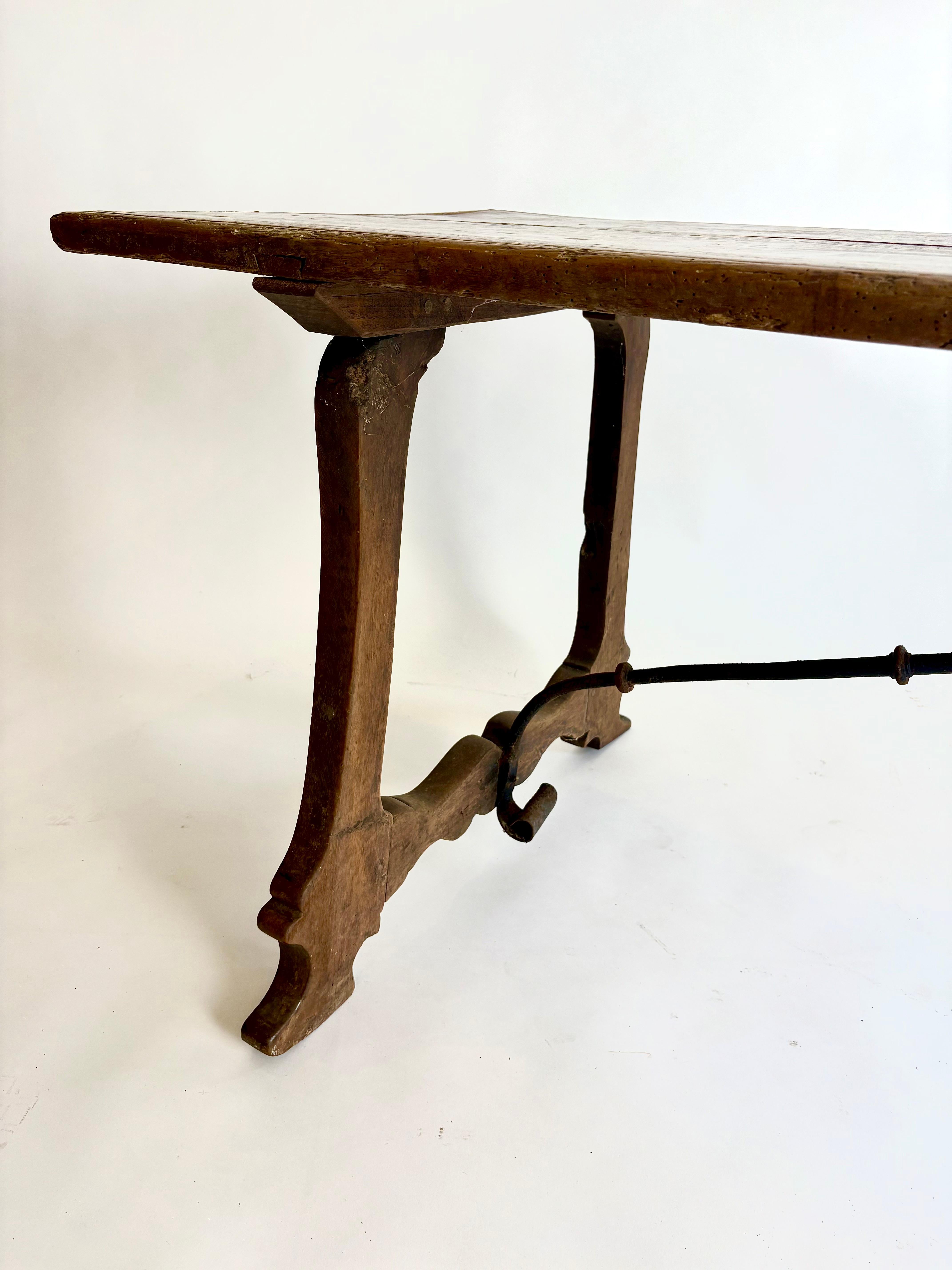 C18th Spanisch Nussbaum Tisch im Angebot 1