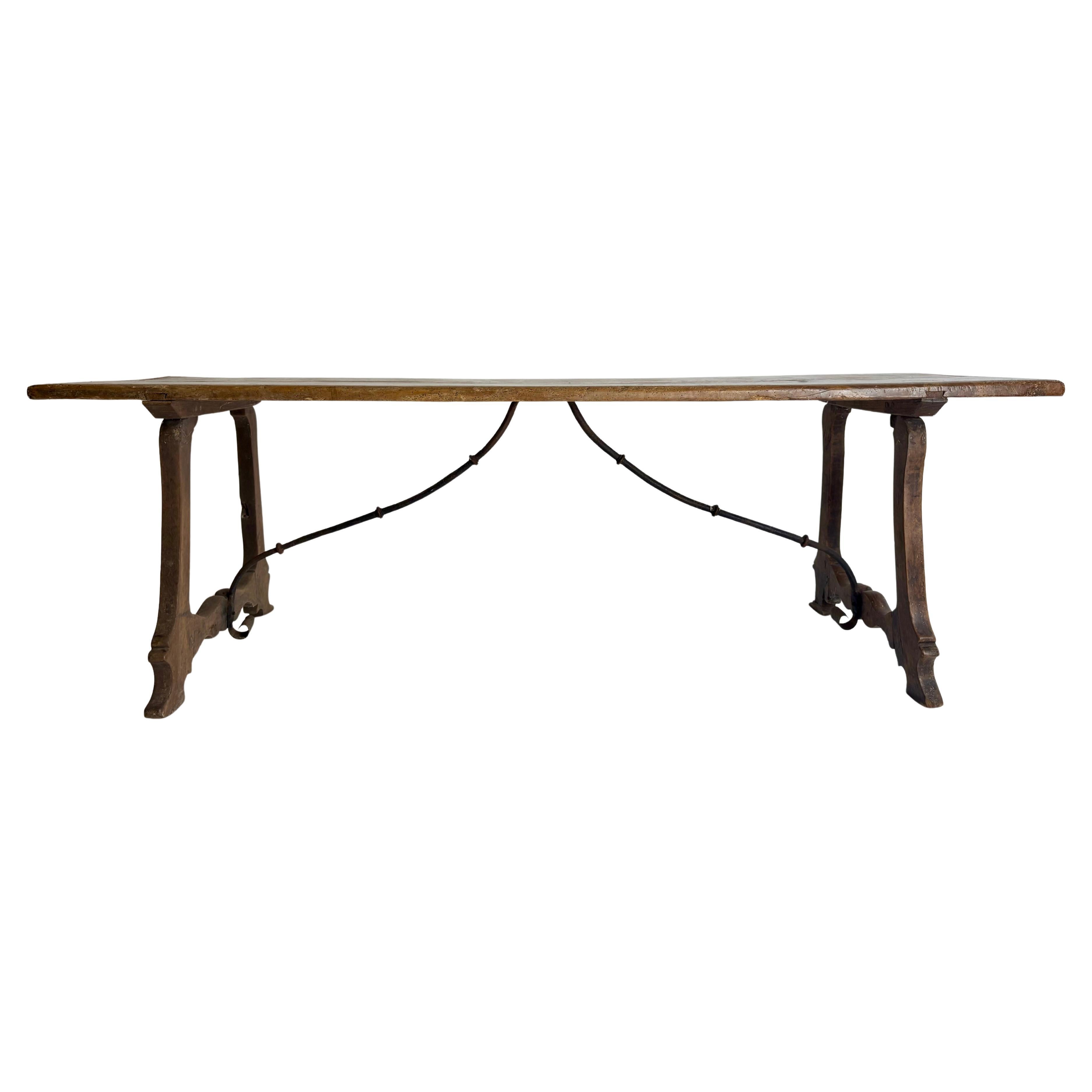 C18th Spanisch Nussbaum Tisch im Angebot