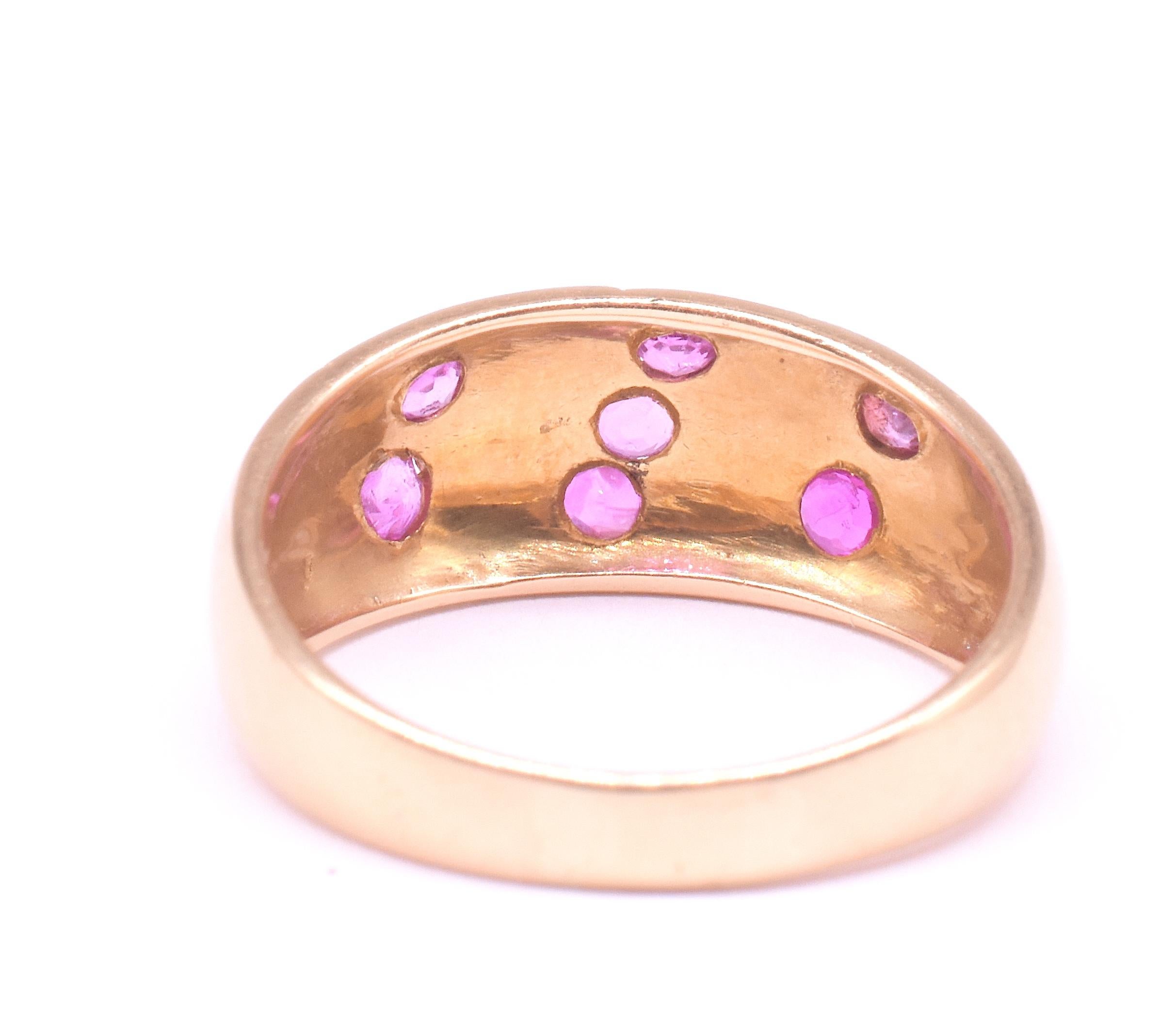 C1900 18K Rubin Gypsy Ring mit Schnalle Design und geschnitzten Blumenstängel im Angebot 5