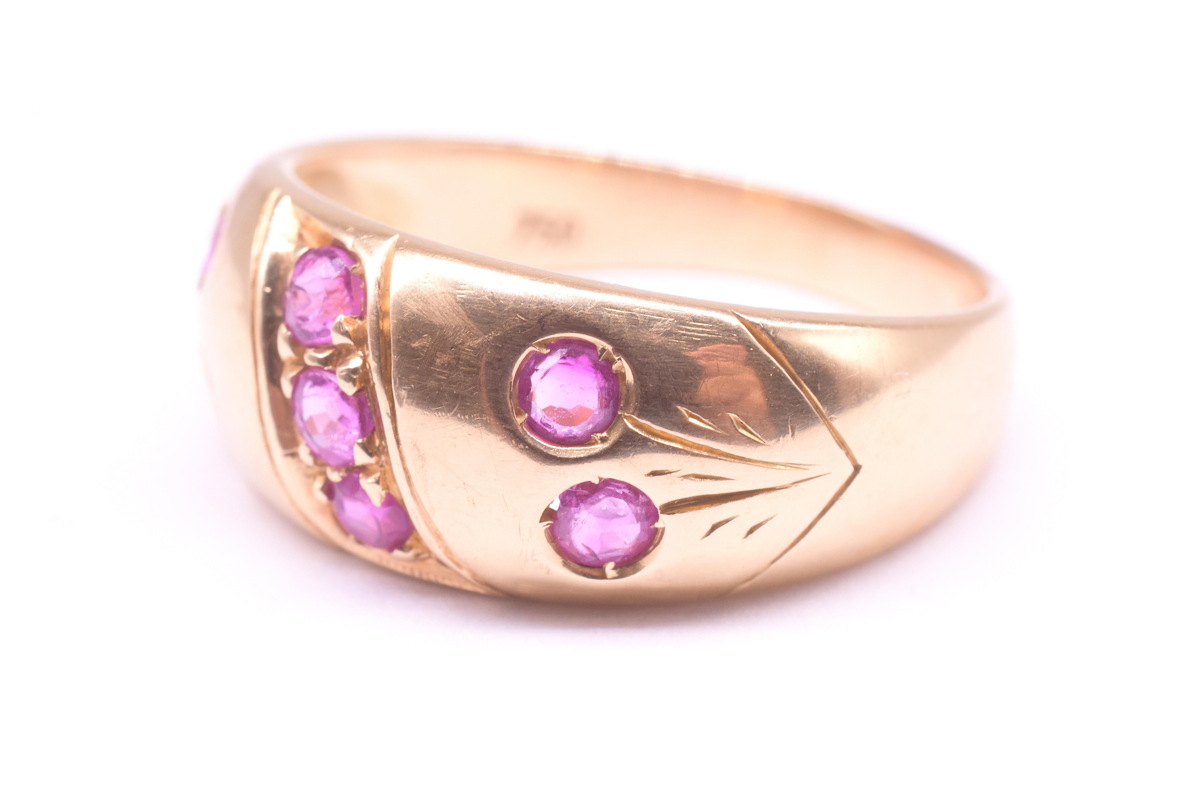 C1900 18K Rubin Gypsy Ring mit Schnalle Design und geschnitzten Blumenstängel (Brillantschliff) im Angebot