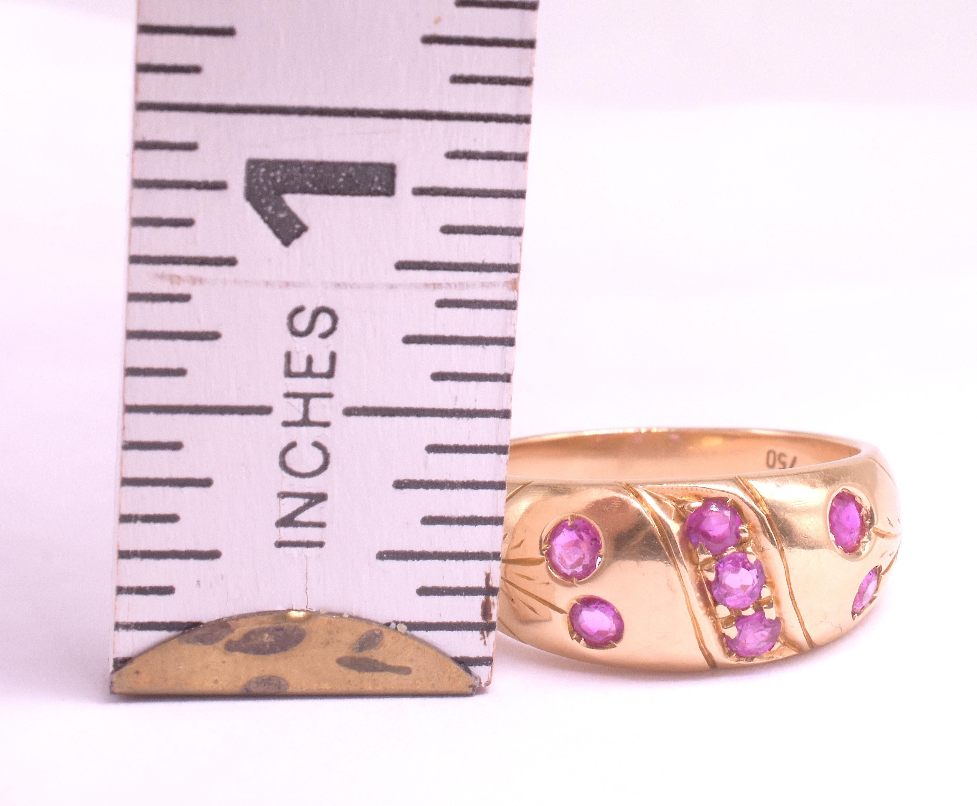 C1900 18K Rubin Gypsy Ring mit Schnalle Design und geschnitzten Blumenstängel im Zustand „Hervorragend“ im Angebot in Baltimore, MD