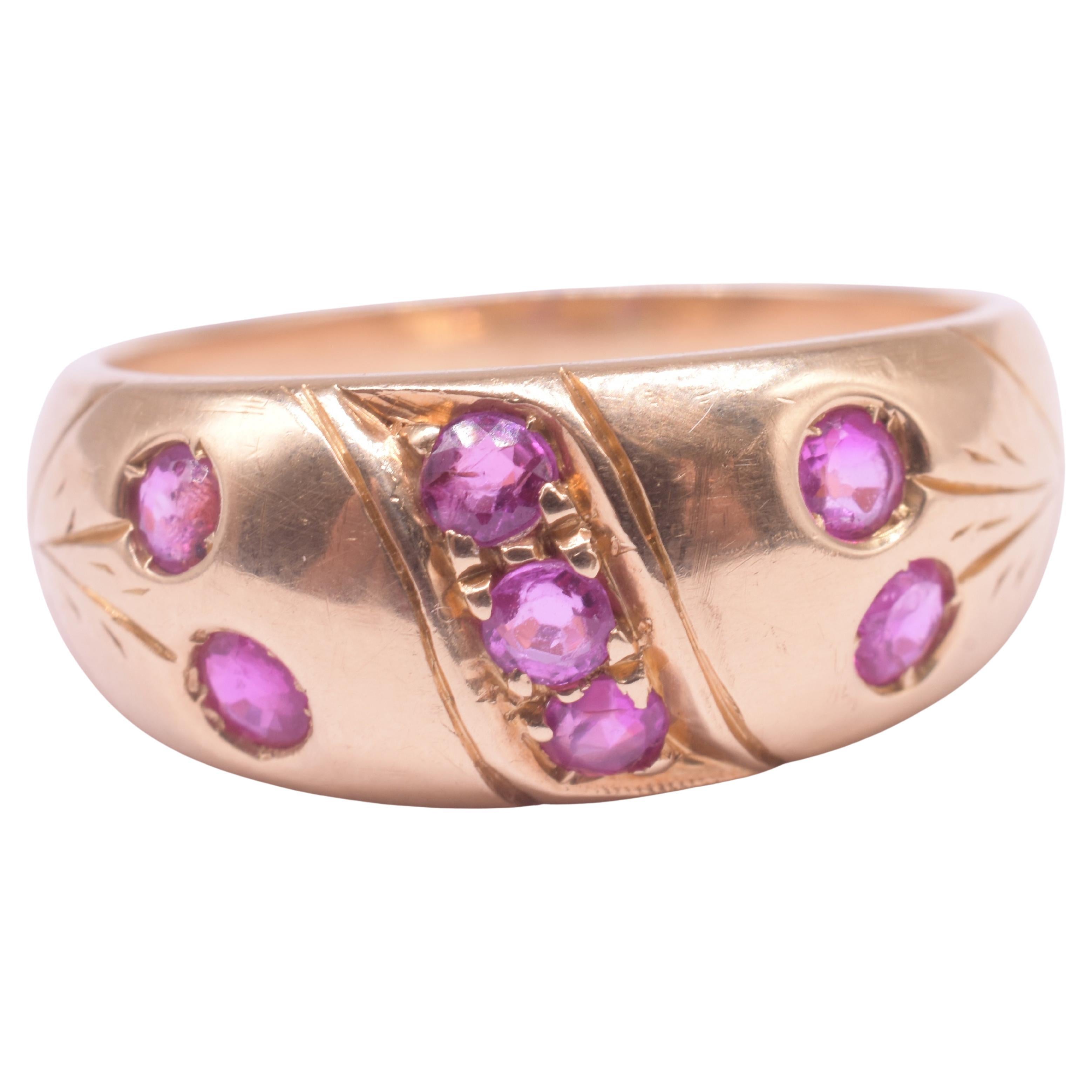 C1900 18K Rubin Gypsy Ring mit Schnalle Design und geschnitzten Blumenstängel im Angebot