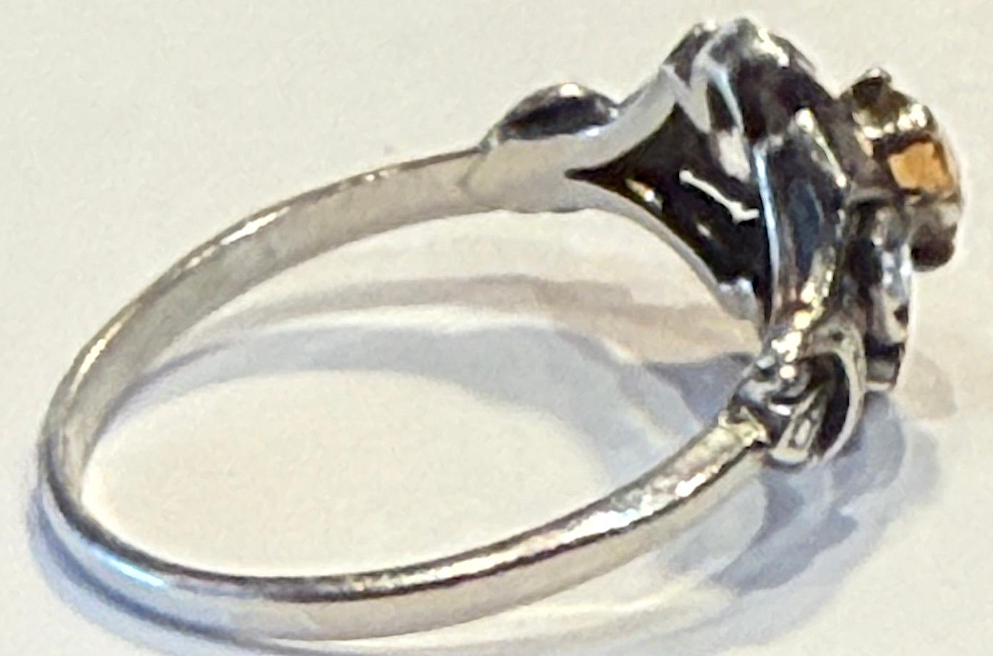 Femenino o masculino C1900 Anillo en racimo de diamantes de oro blanco de 18 quilates con diamante amarillo central en venta
