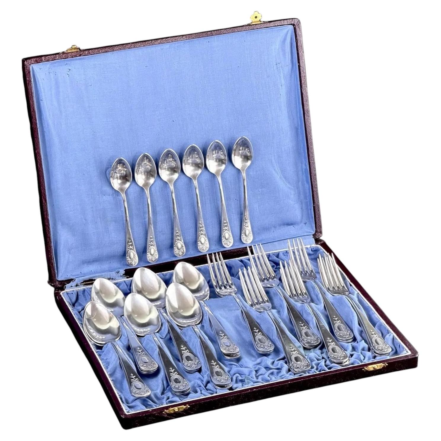 h. 1900-1925. Juego de cubertería de plata «La Cisueña» en su estuche original, 30 piezas