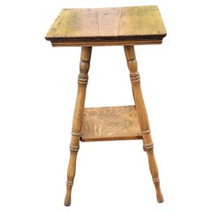 C1900 American Classical Oak Parlor Table with Turned Legs