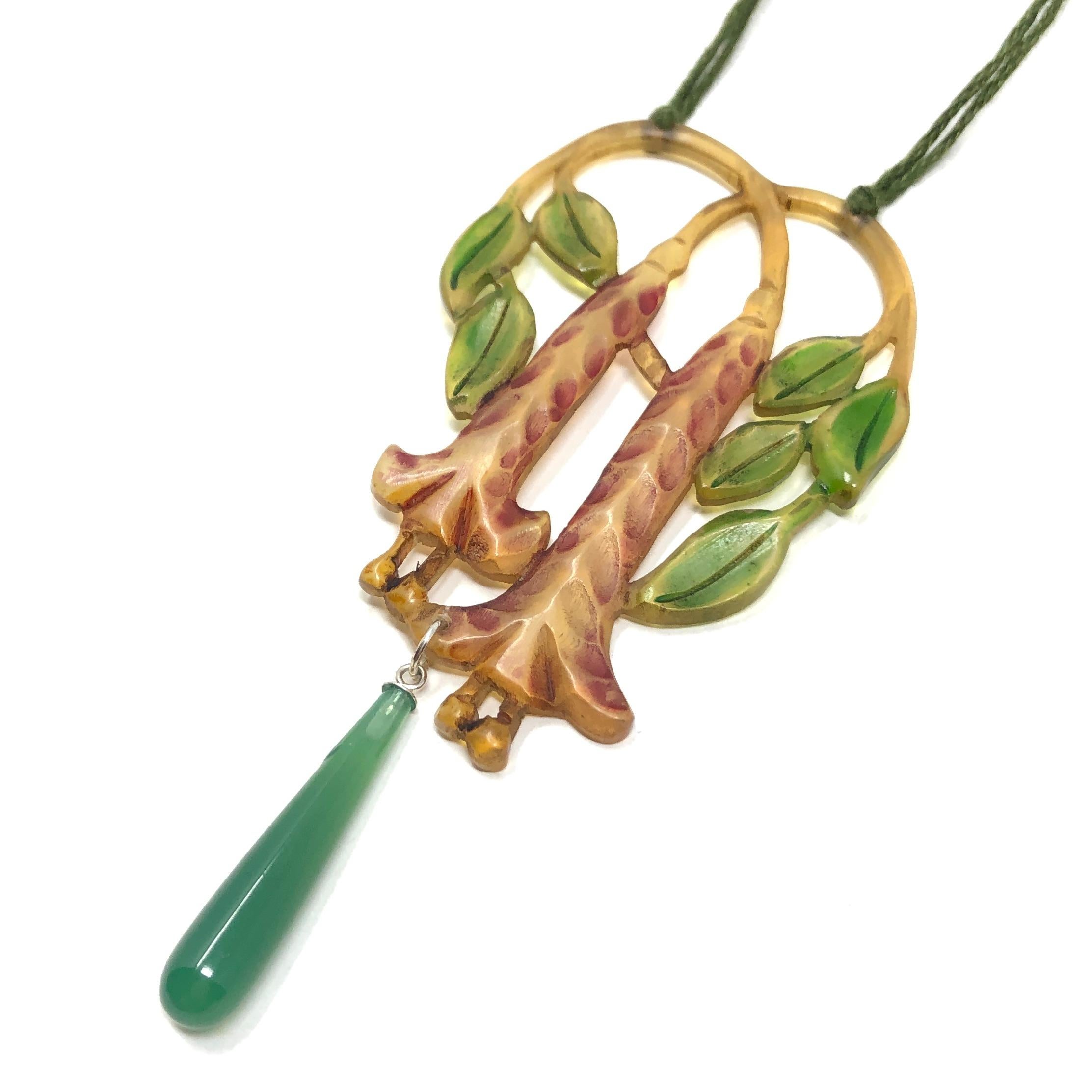 Women's c.1900 Art Nouveau Antique Horn Fuchsia Pendant Necklace For Sale