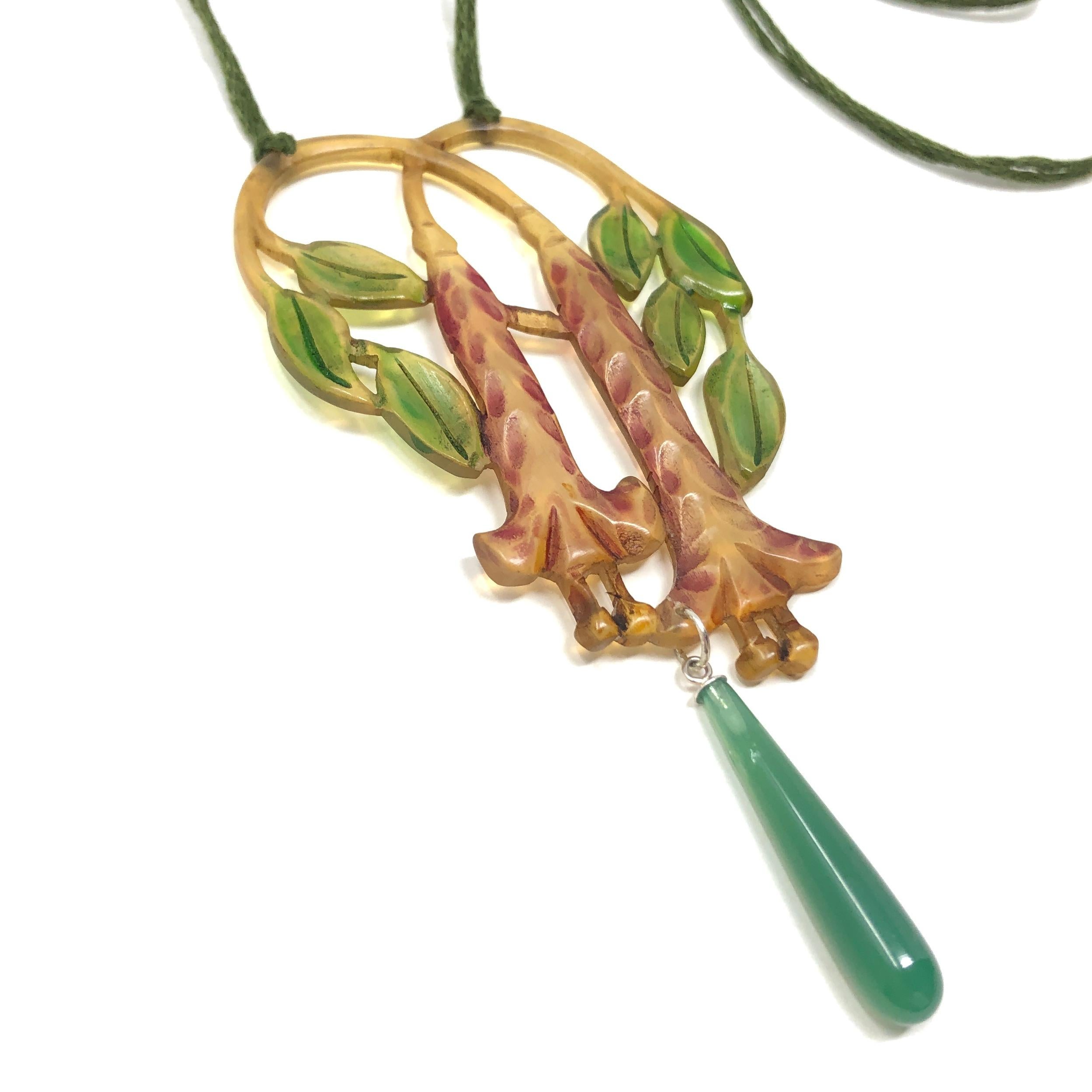 c.1900 Art Nouveau Antique Horn Fuchsia Pendant Necklace For Sale 1