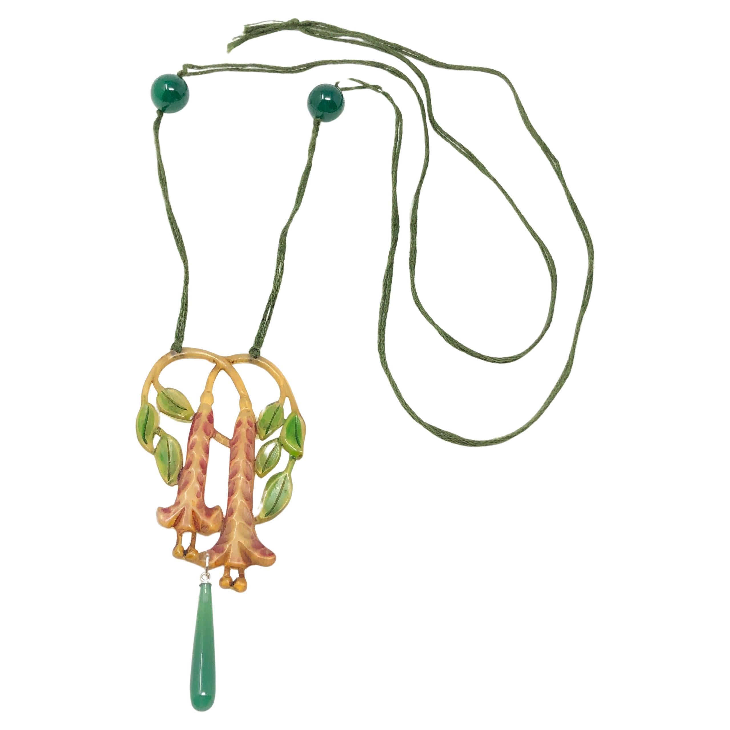 c.1900 Art Nouveau Antique Horn Fuchsia Pendant Necklace For Sale