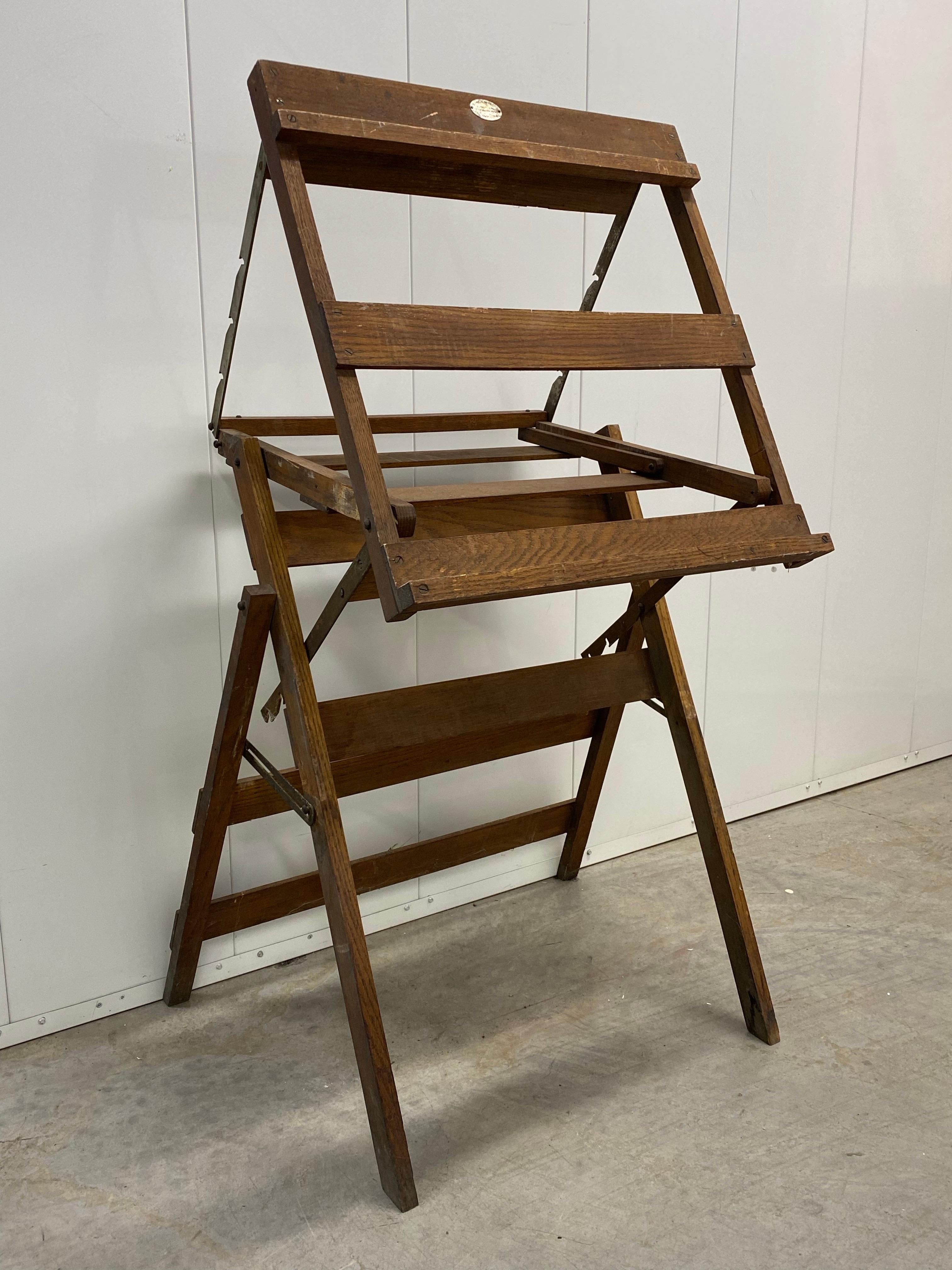 Nordamericano c1900 Arts and Crafts Company: cavalletto regolabile in Oak della Technical Supply Company in vendita