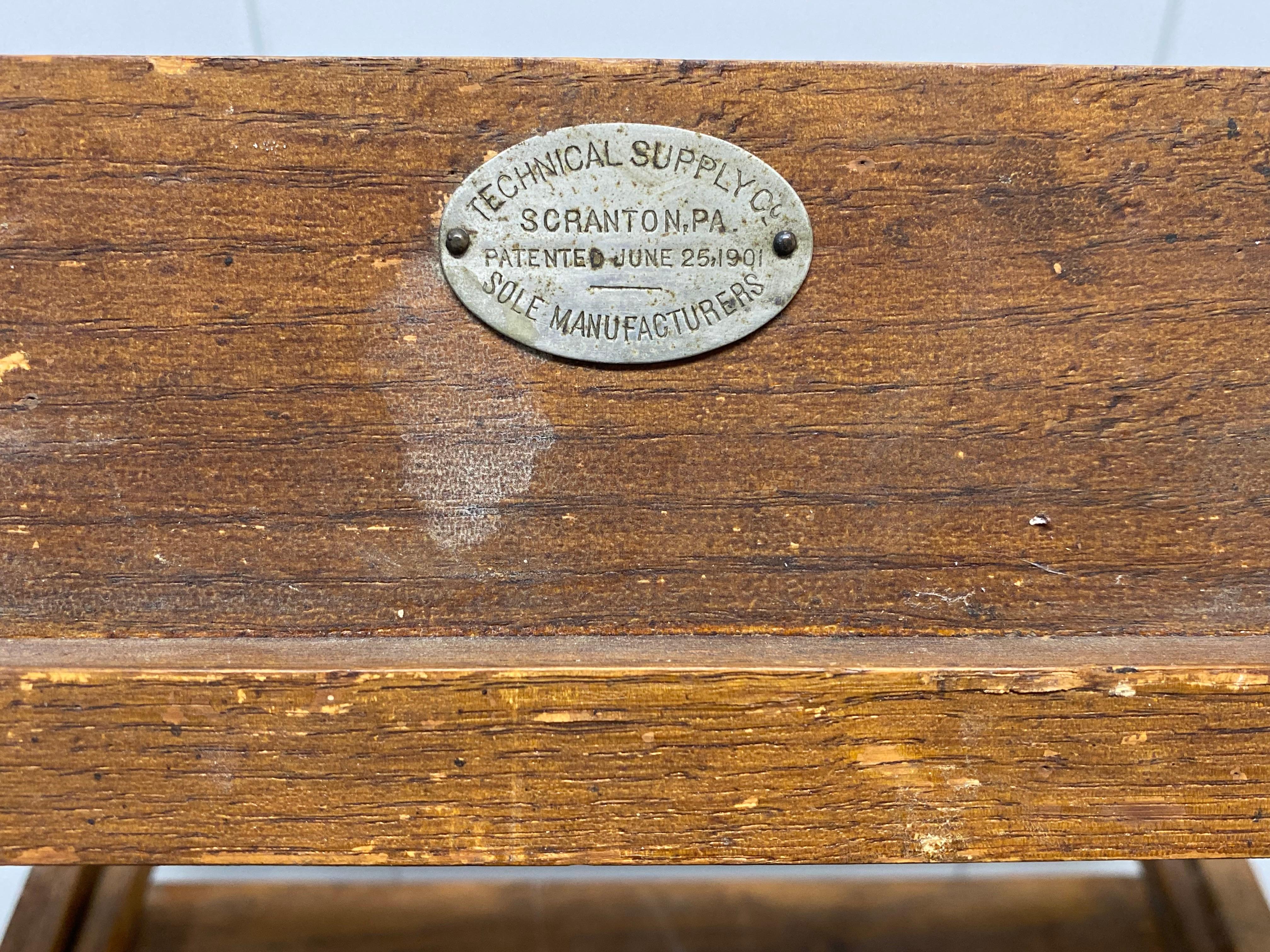 Acciaio c1900 Arts and Crafts Company: cavalletto regolabile in Oak della Technical Supply Company in vendita