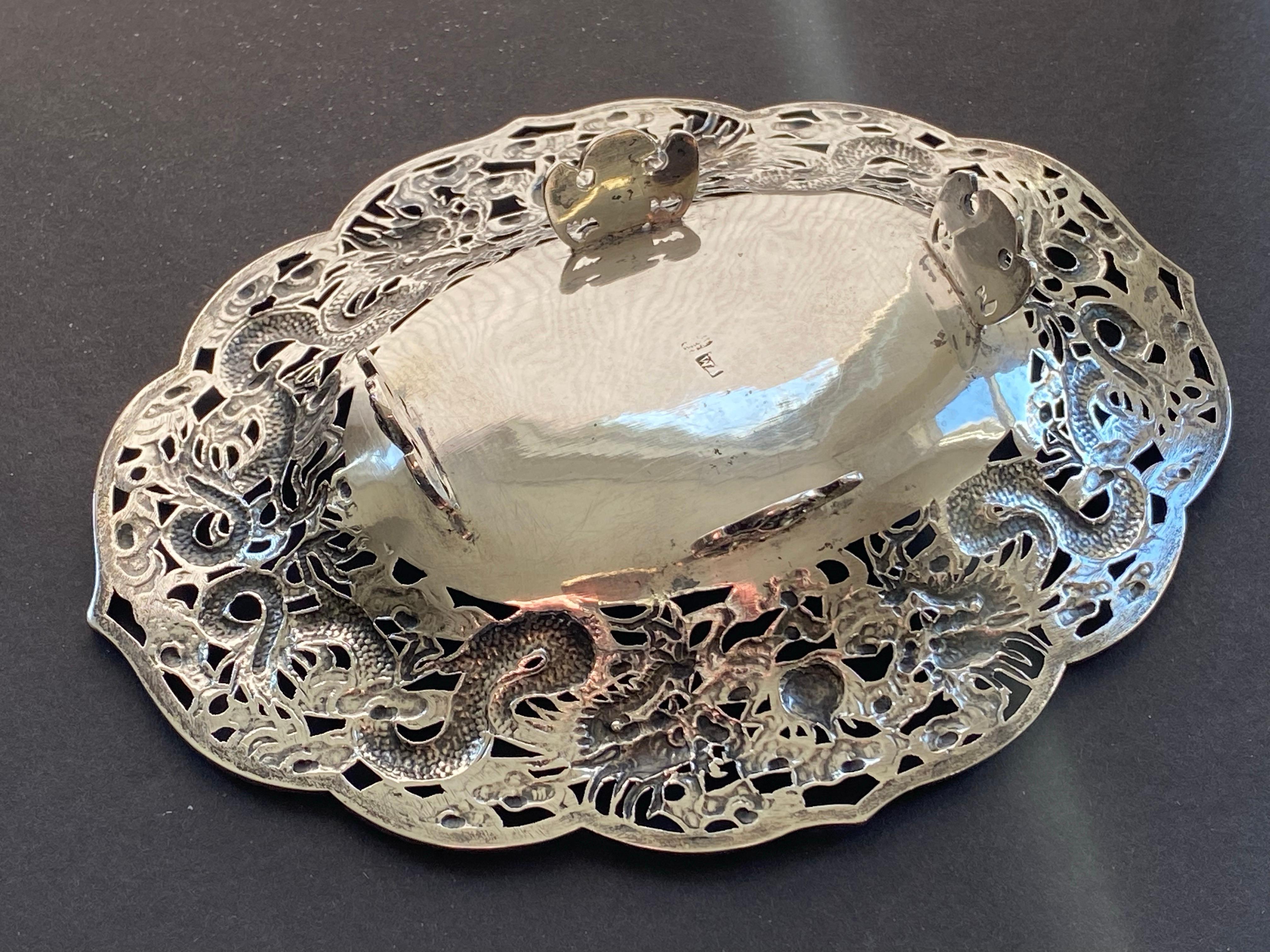 c1900 Plato de dragón de plata de exportación chino de Wang Hing en venta 3