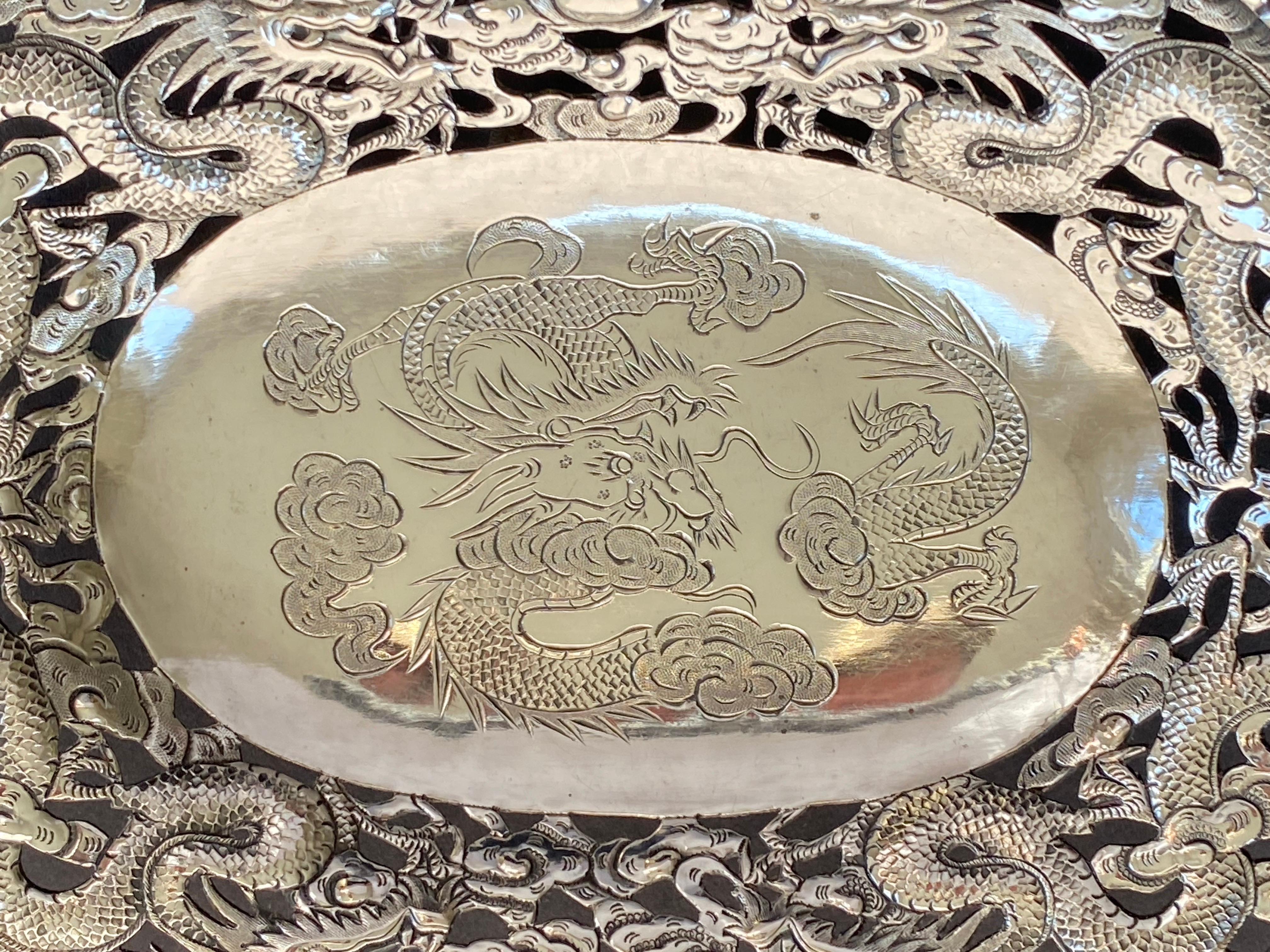 c1900 Plato de dragón de plata de exportación chino de Wang Hing en venta 5